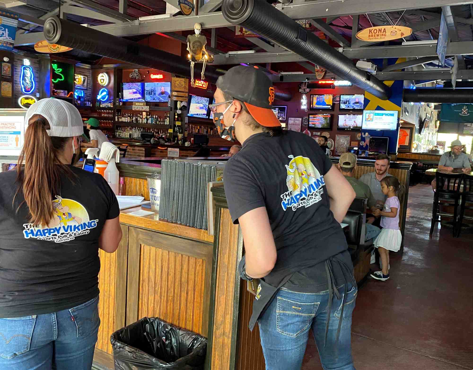Usa: diner au restaurant autorise dans certaines zones de californie
