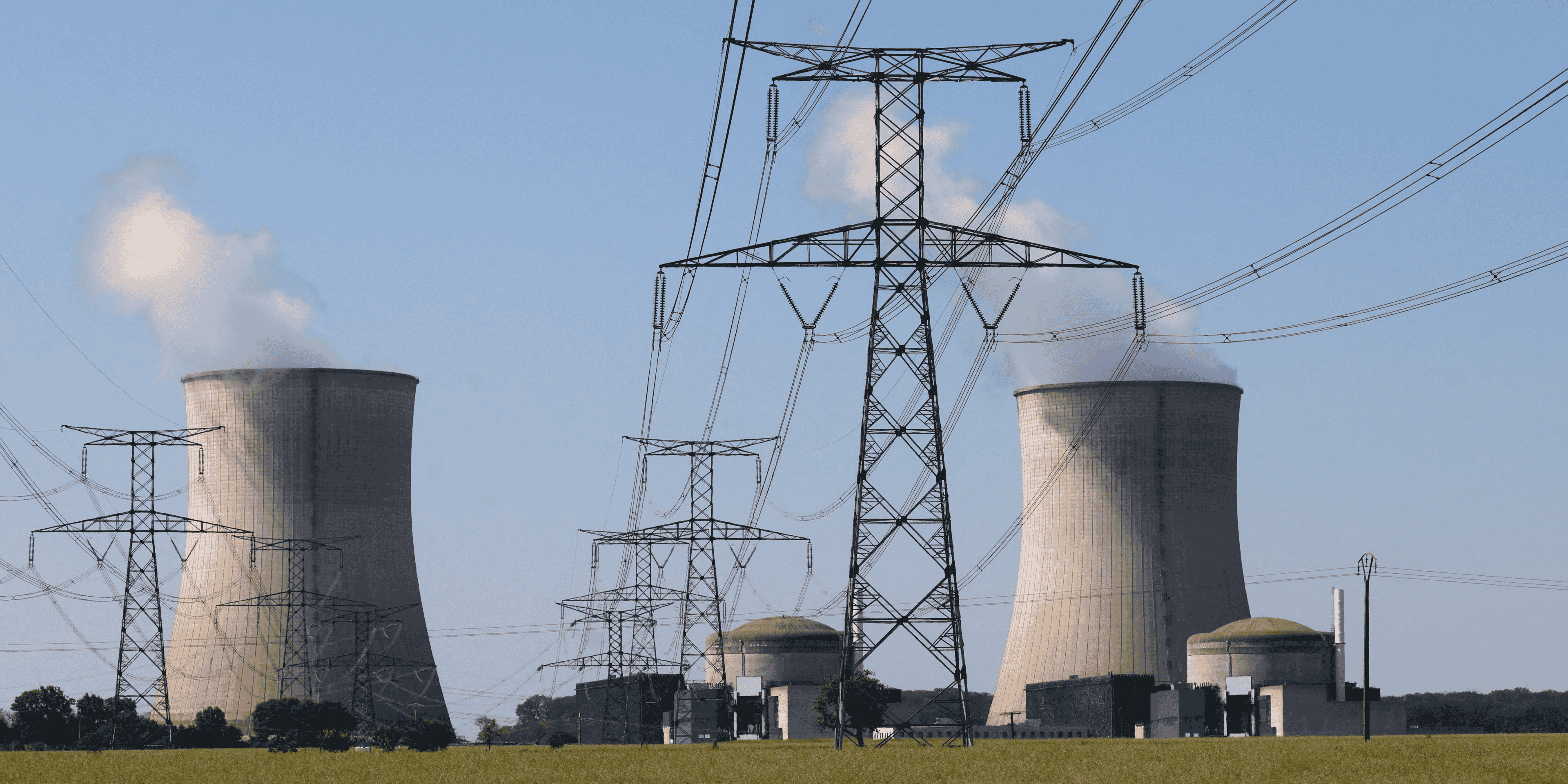 Les reacteurs de la centrale nucleaire d'electricite de france (edf) a cattenom, en france