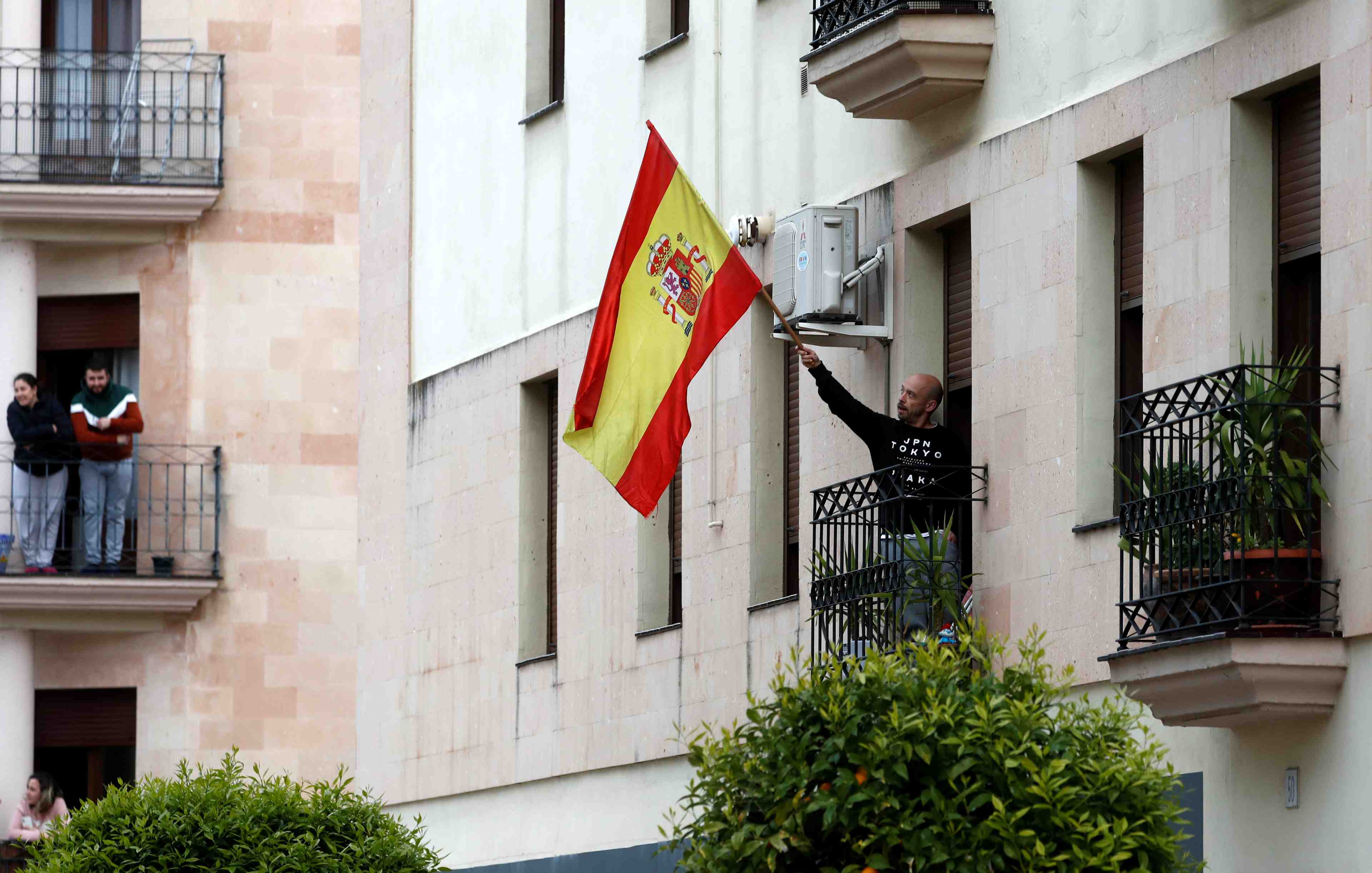 Coronavirus: le rythme des deces continue a ralentir en espagne