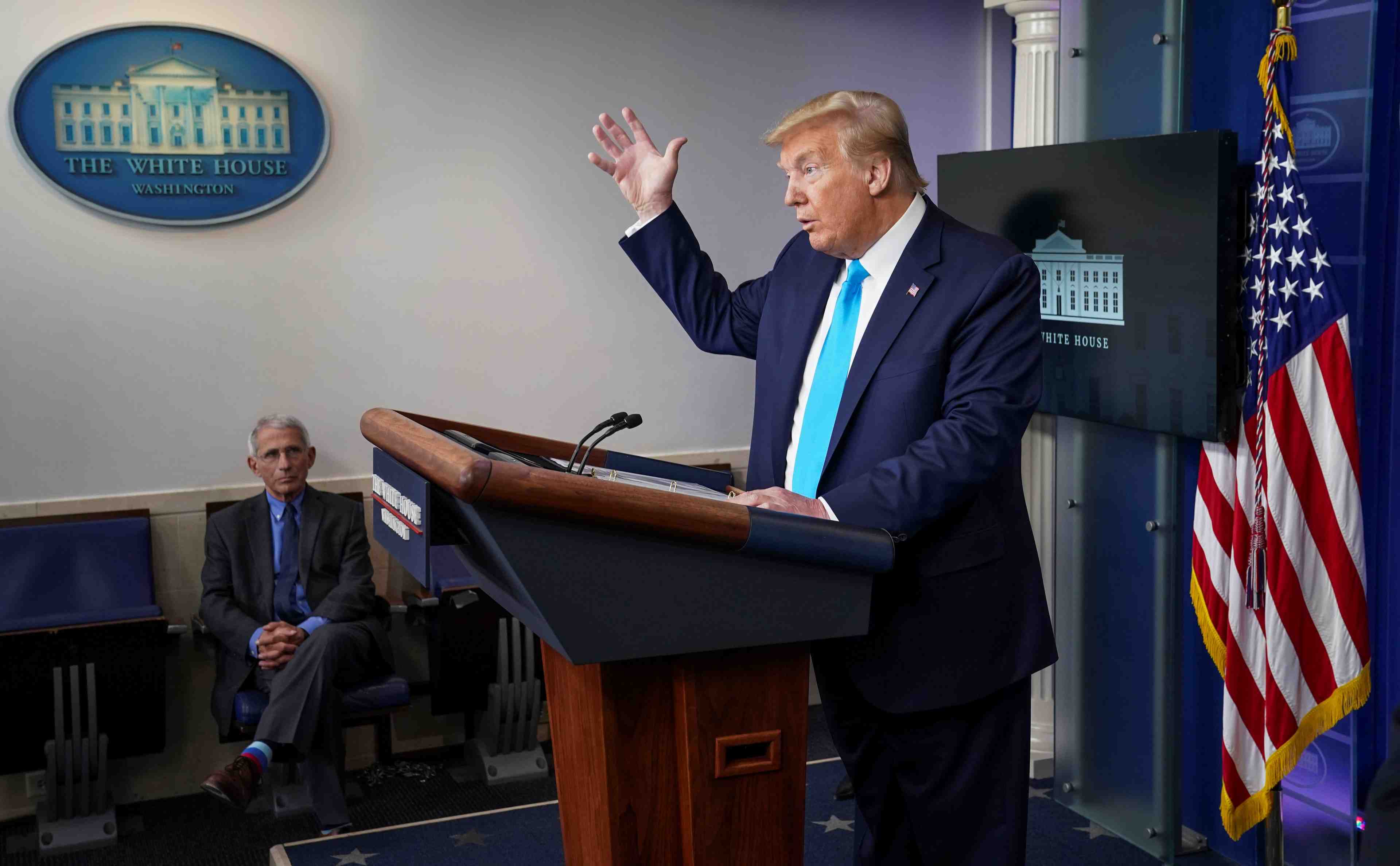 Trump annonce suspendre la contribution us a l'oms, puis nuance son propos