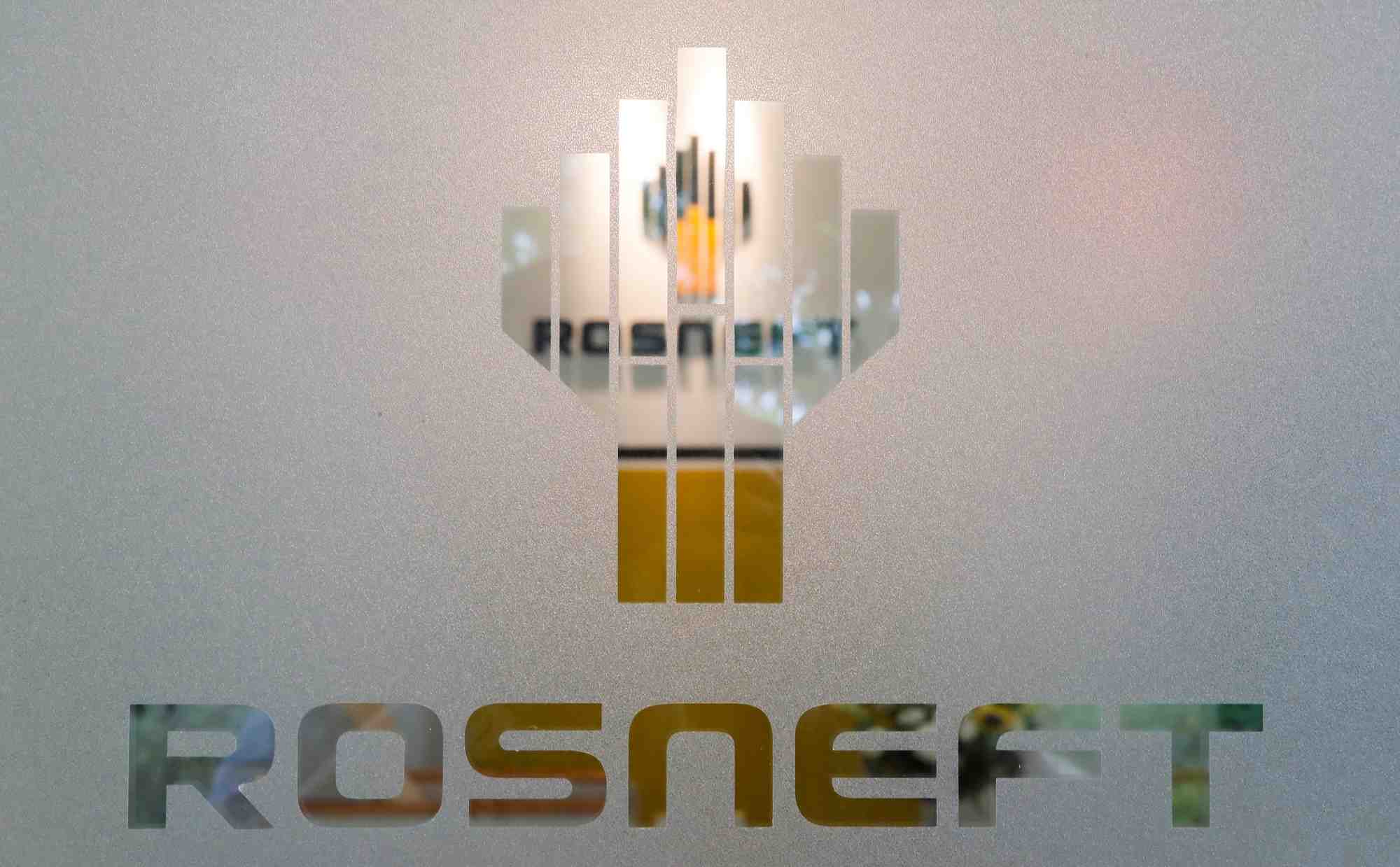 Photo d'archives du logo de rosneft