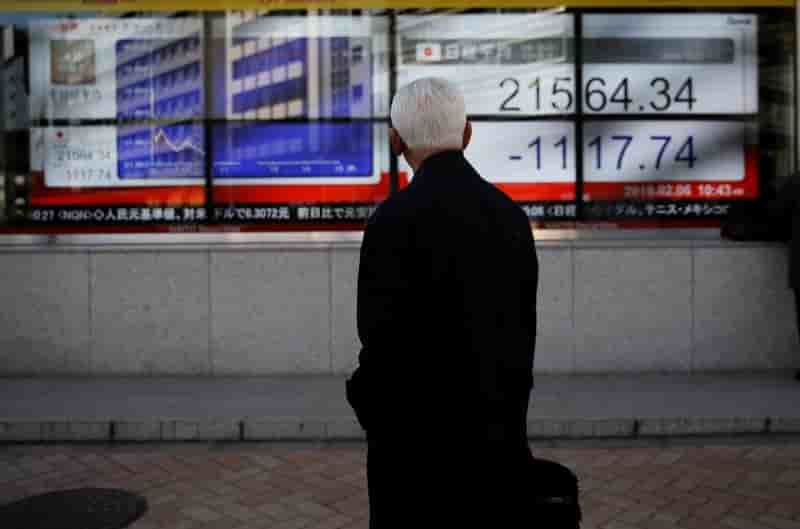 Tokyo termine en baisse