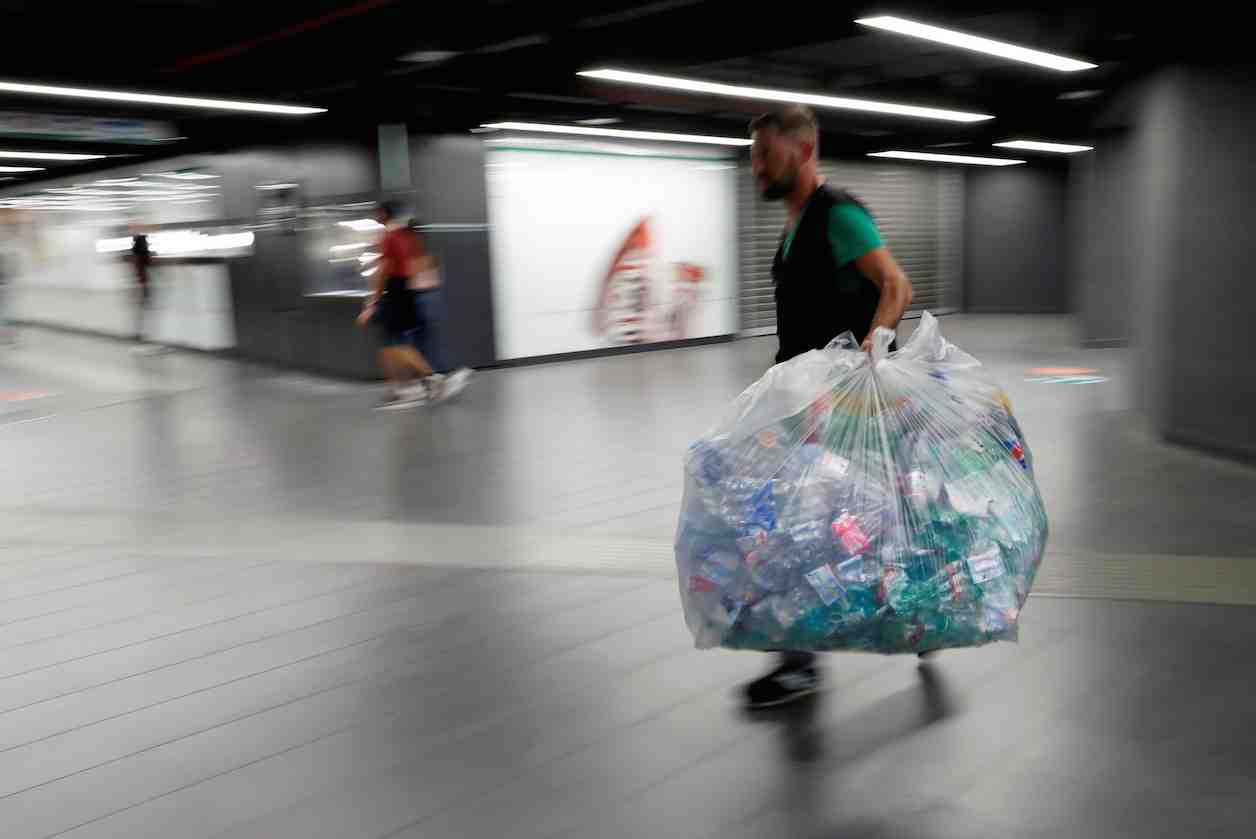 250 kilos de déchets plastique sont déversés chaque seconde dans les mers du monde, selon la revue
Science. Une pollution marine qui finit par affecter la chaîne alimentaire.