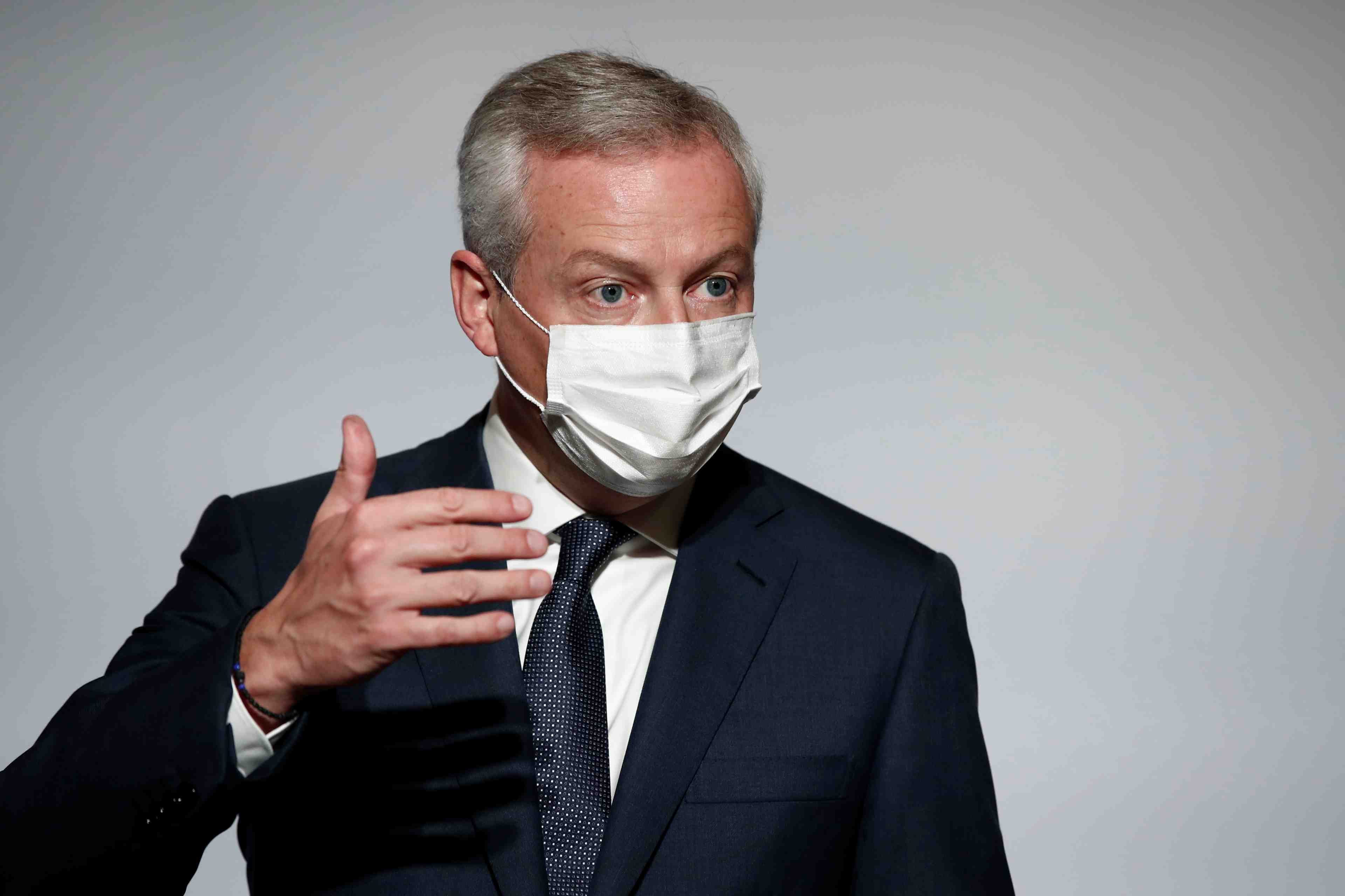 Le maire deplore "l'intransigeance" de suez et "la precipitation" de veolia