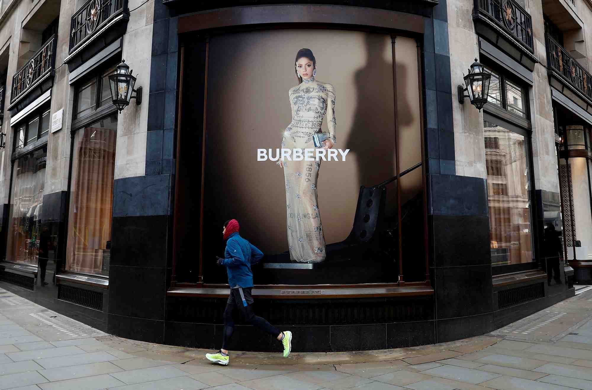 Une boutique burberry, a londres