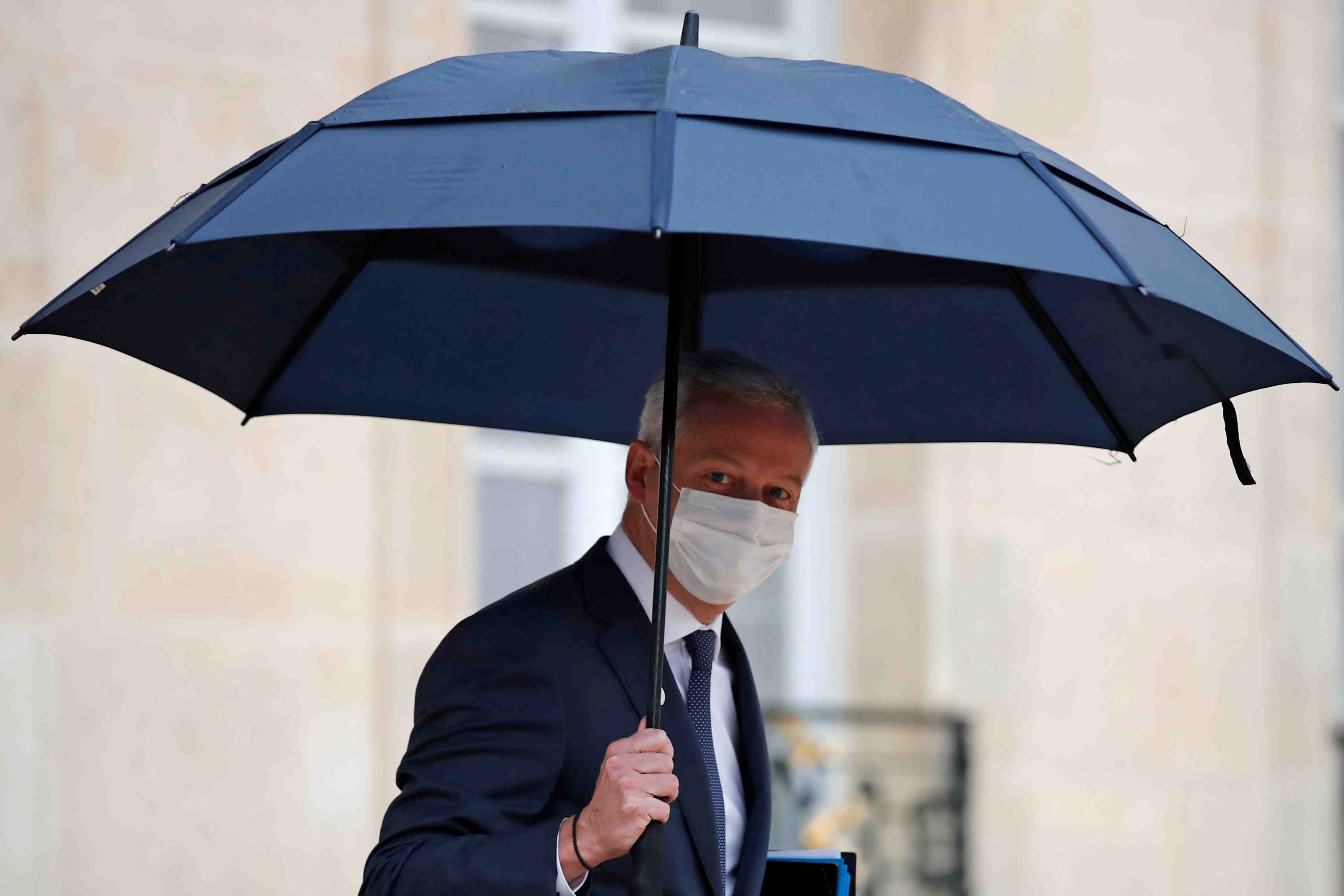 Le gouvernement francais veut elargir l'acces au fonds de solidarite