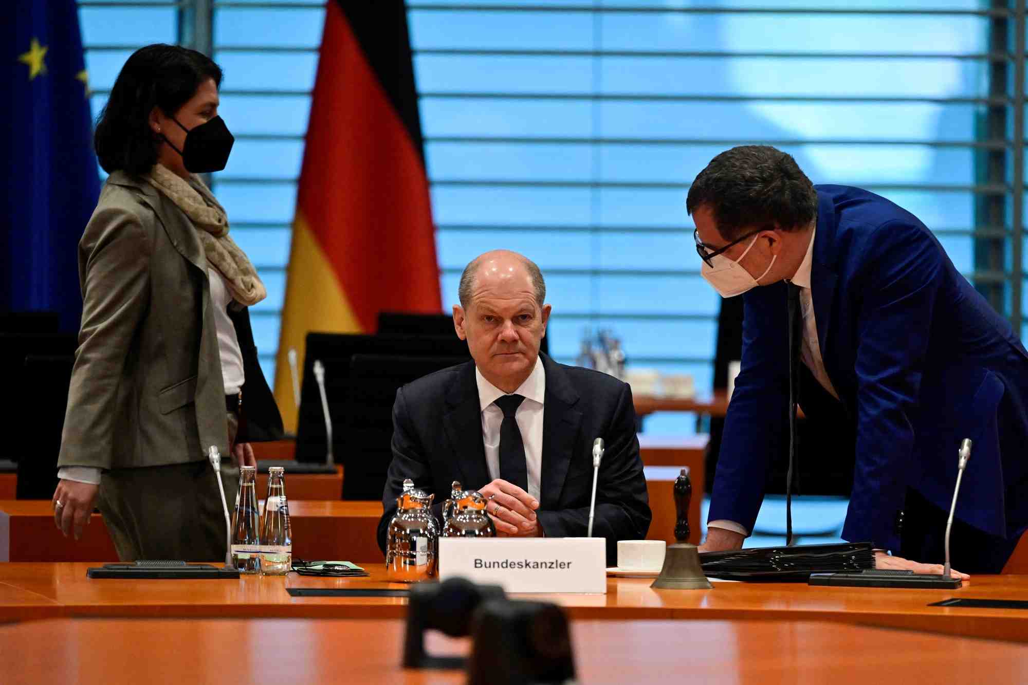 Allemagne: tensions au sein de la coalition autour de l'attitude de scholz sur l'ukraine