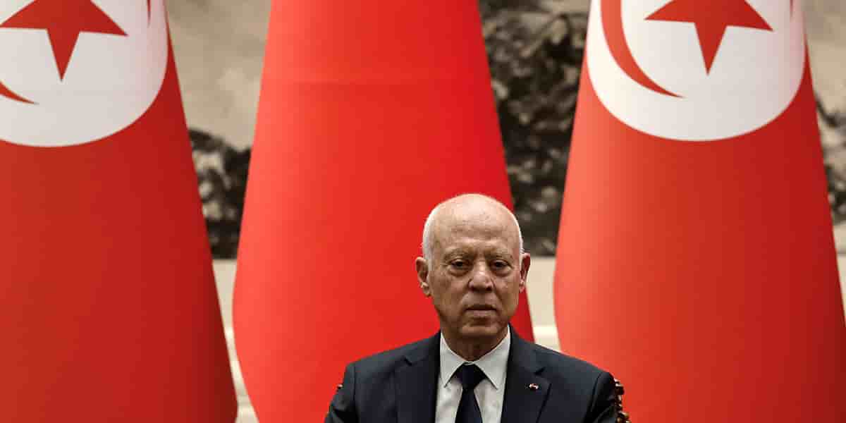 Le président tunisien Kais Saied assiste à une cérémonie de signature avec le président chinois Xi Jinping (non représenté ici) au Grand Hall du Peuple à Pékin, en Chine, le 31 mai 2024.
