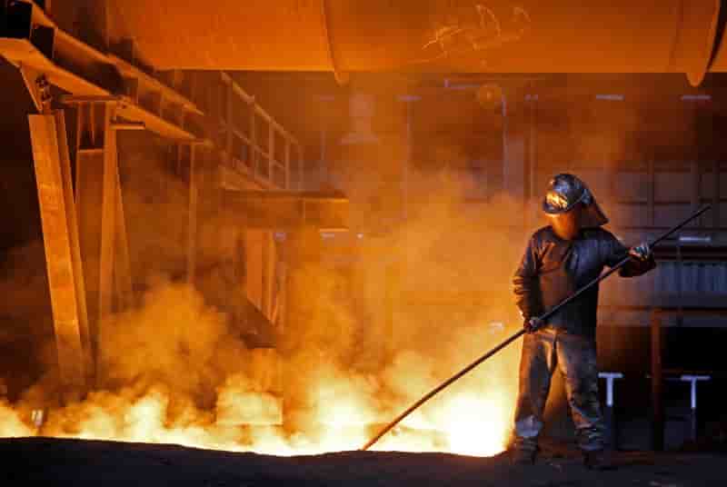 Arcelormittal, plus forte baisse a la mi-seance a la bourse de paris