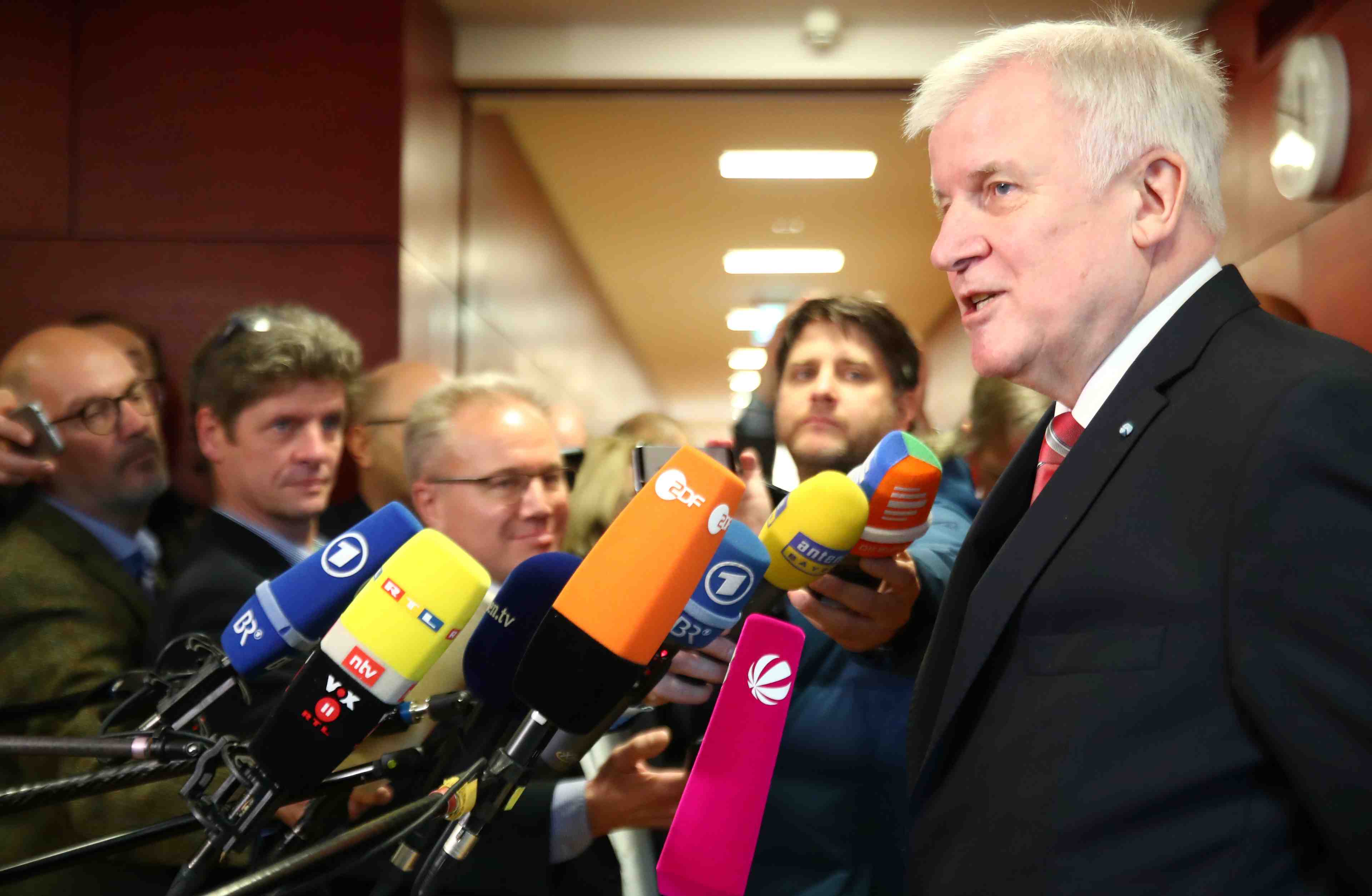 La csu dement le depart de seehofer de la presidence bavaroise
