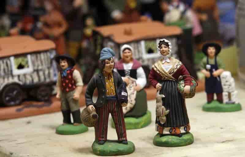 Wauquiez remplace la creche interdite par des santons