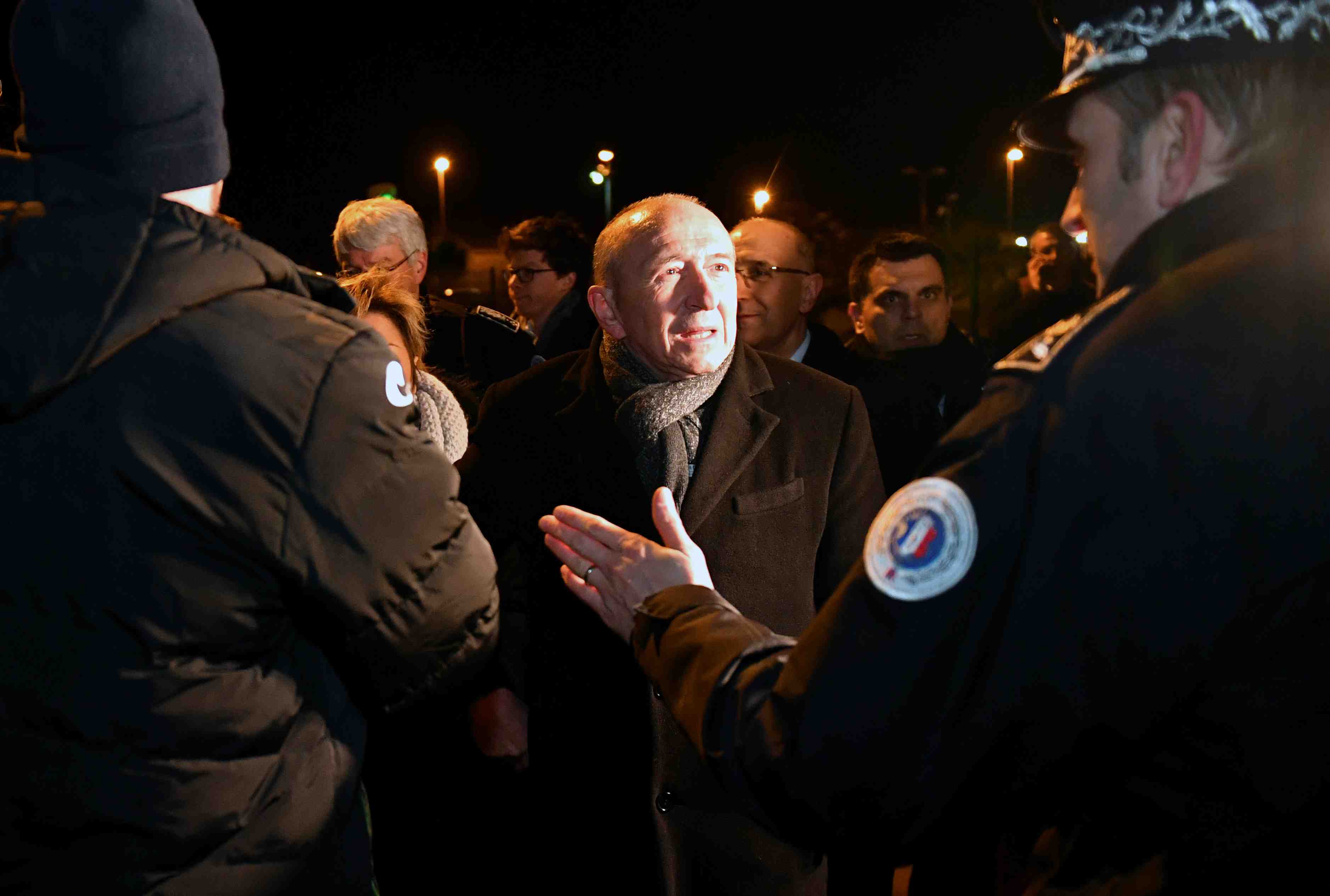 Collomb denonce un degre de violence inedit a calais