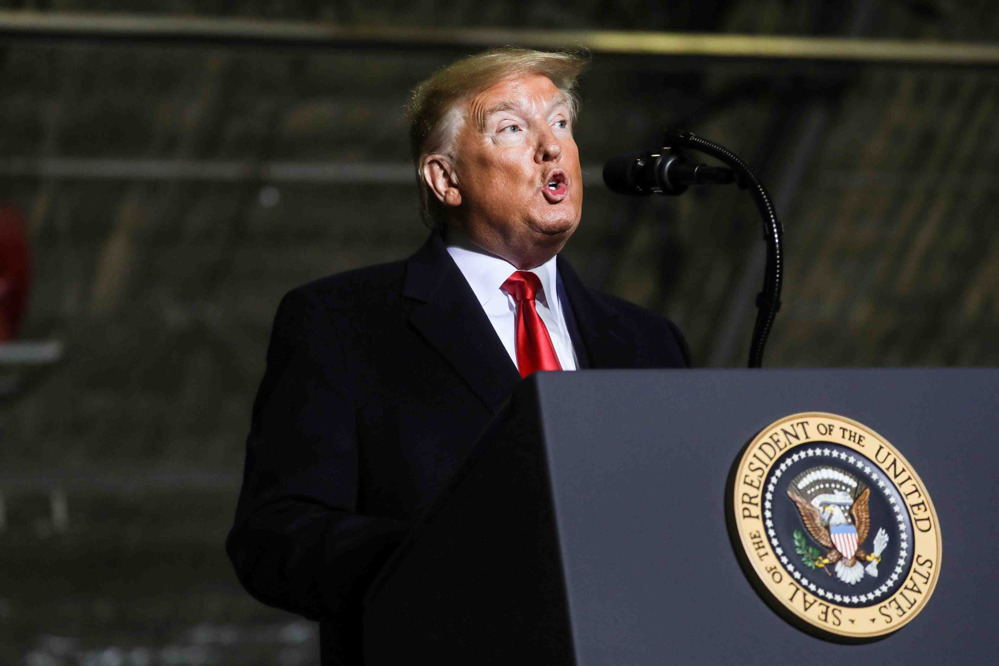 Usa: trump promulgue un ensemble budgetaire pour eviter un "shutdown"