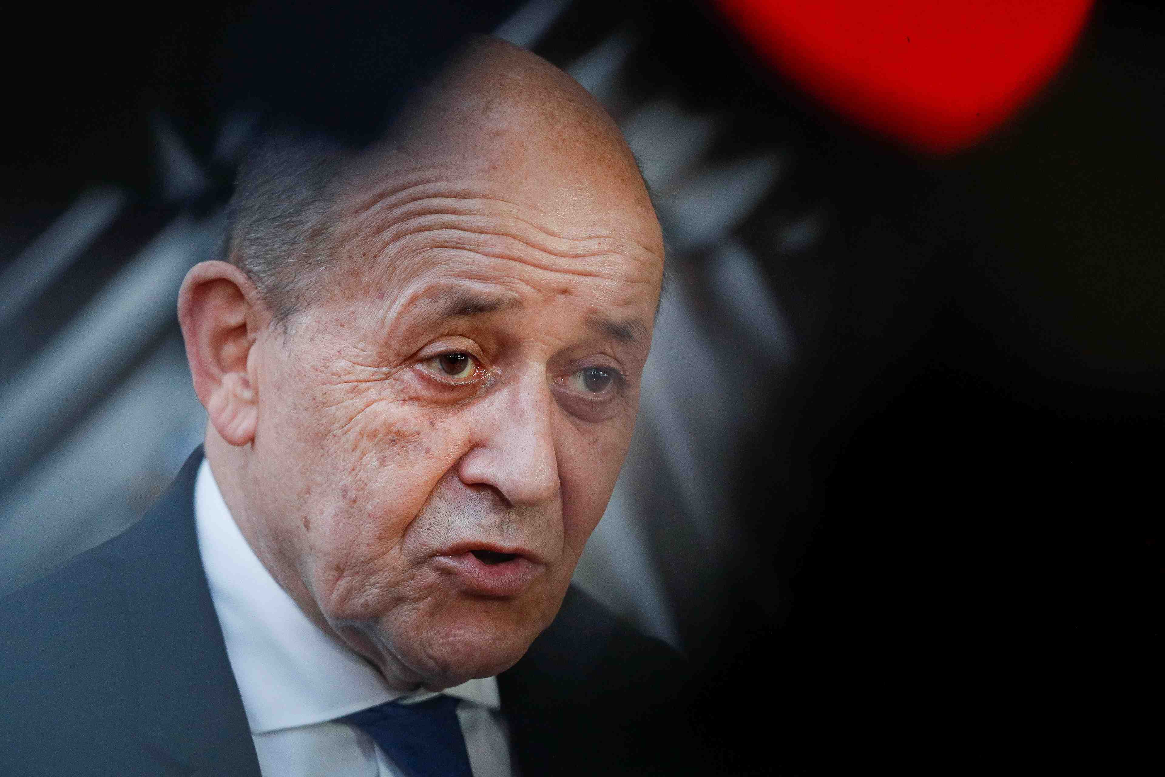 France: jean-yves le drian teste positif au coronavirus