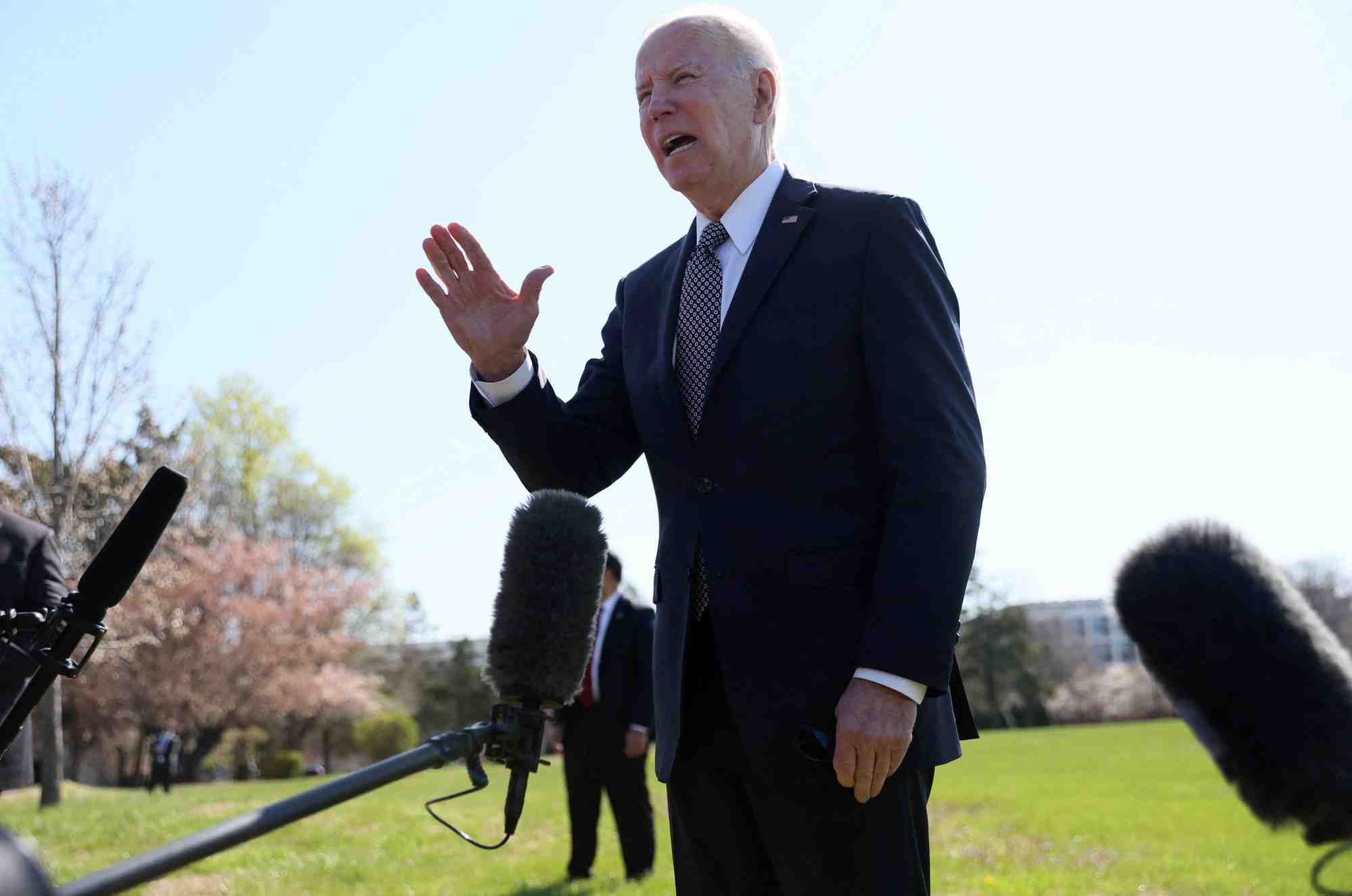 Biden qualifie encore poutine de criminel de guerre