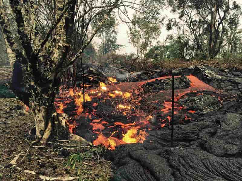 La lave du volcan hawaïen Kilauea a englouti une première maison