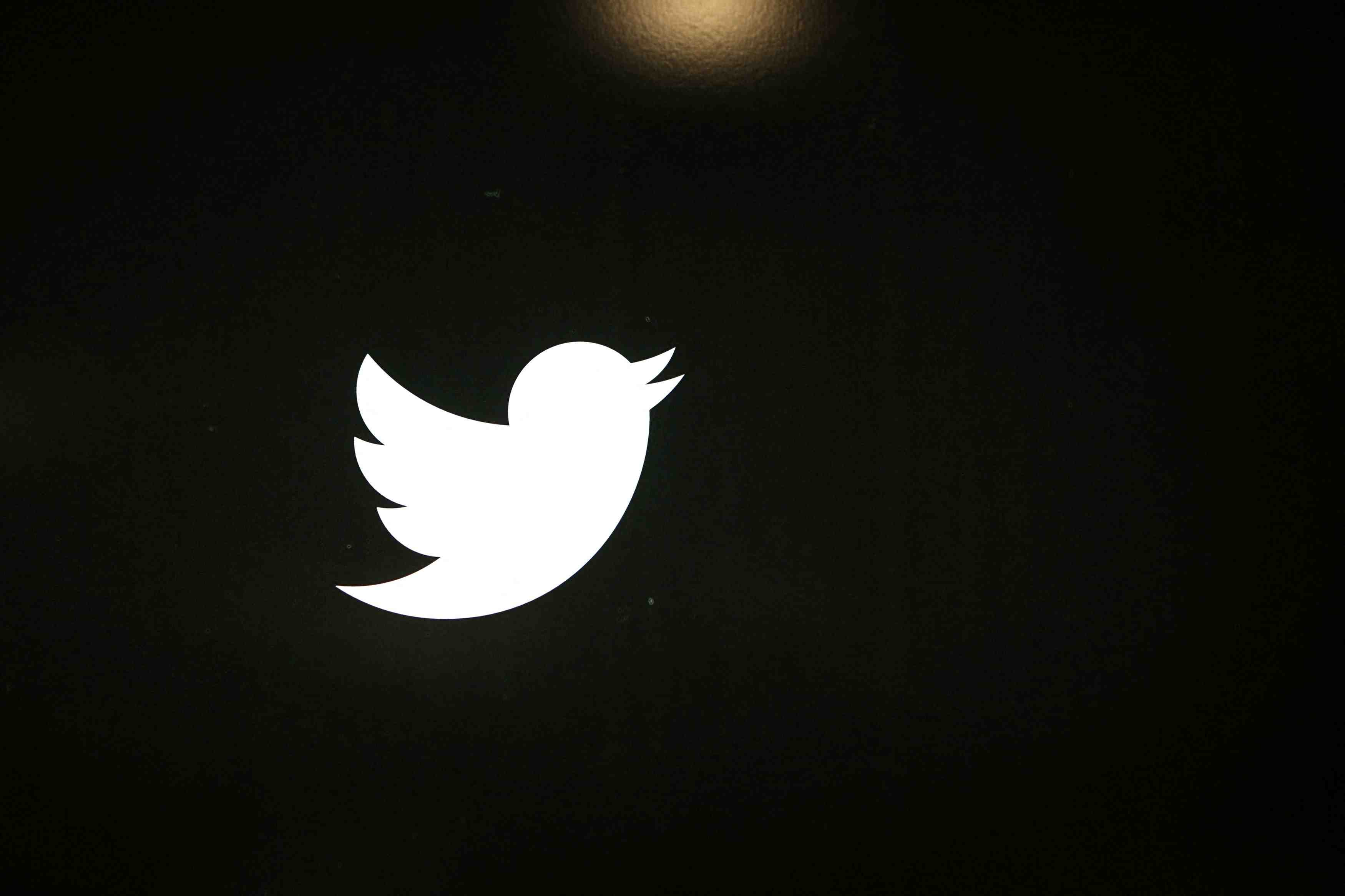 Twitter fait moins bien que prevu au 4e trimestre, les rachats d'actions salues