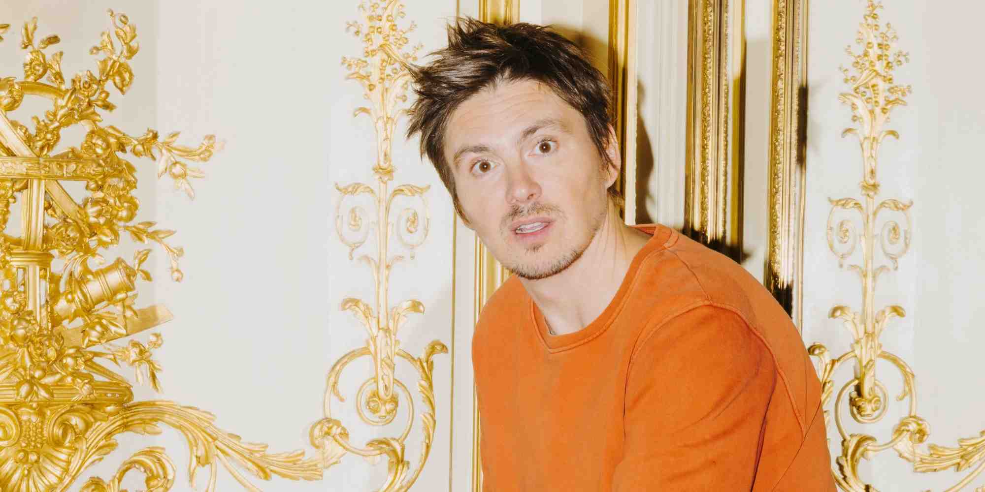 Atypique, Guillermo Guiz raconte avec truculence sa difficulté à faire cohabiter ses valeurs de gauche avec sa réussite artistique.