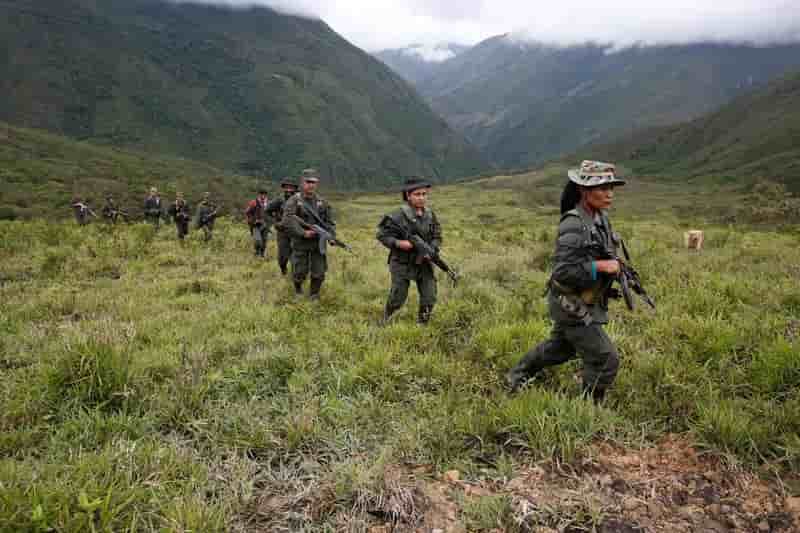 Les guerilleros des farc commencent a deposer les armes