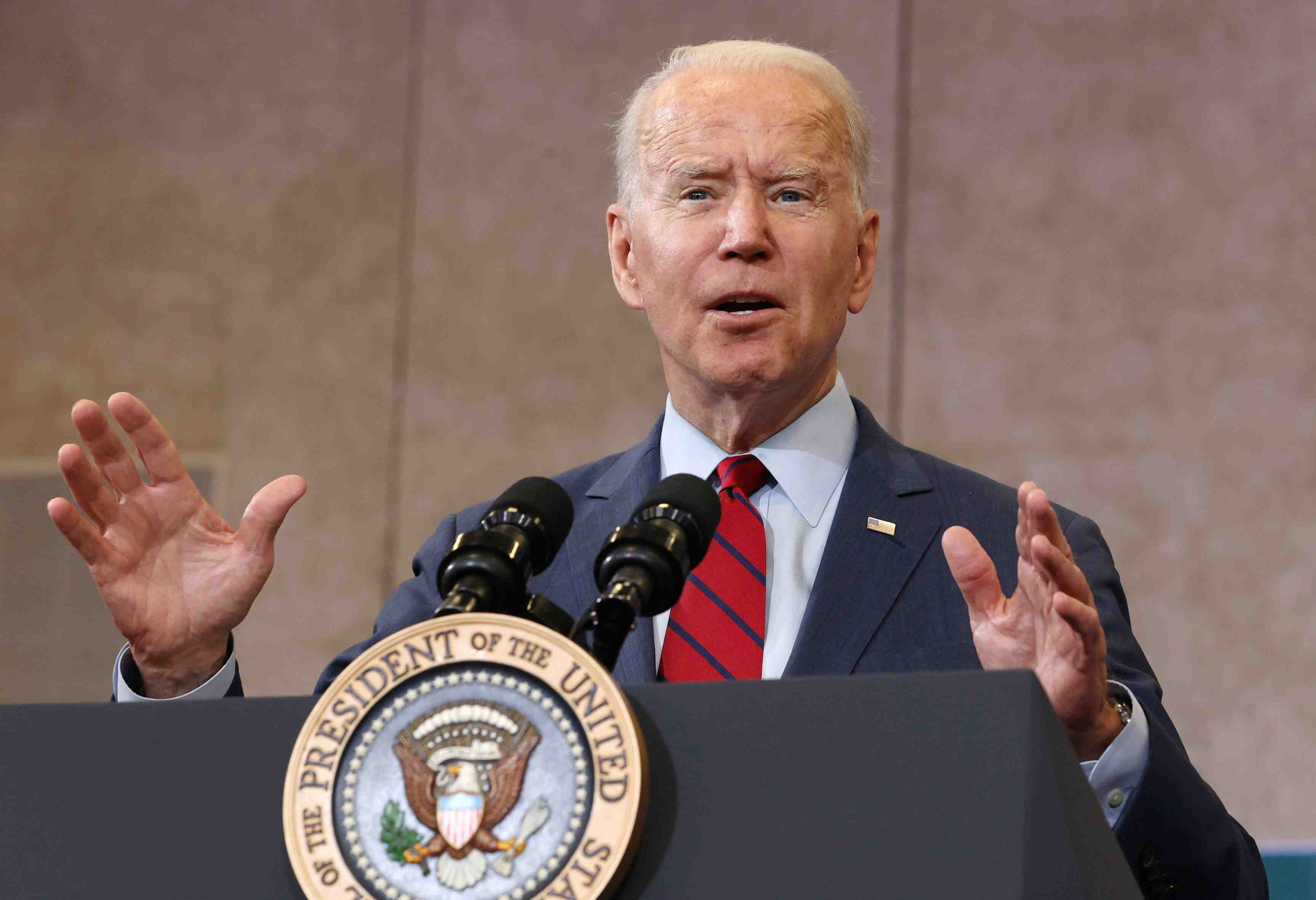 Biden rencontre des responsables afghans, sur fond de retrait militaire