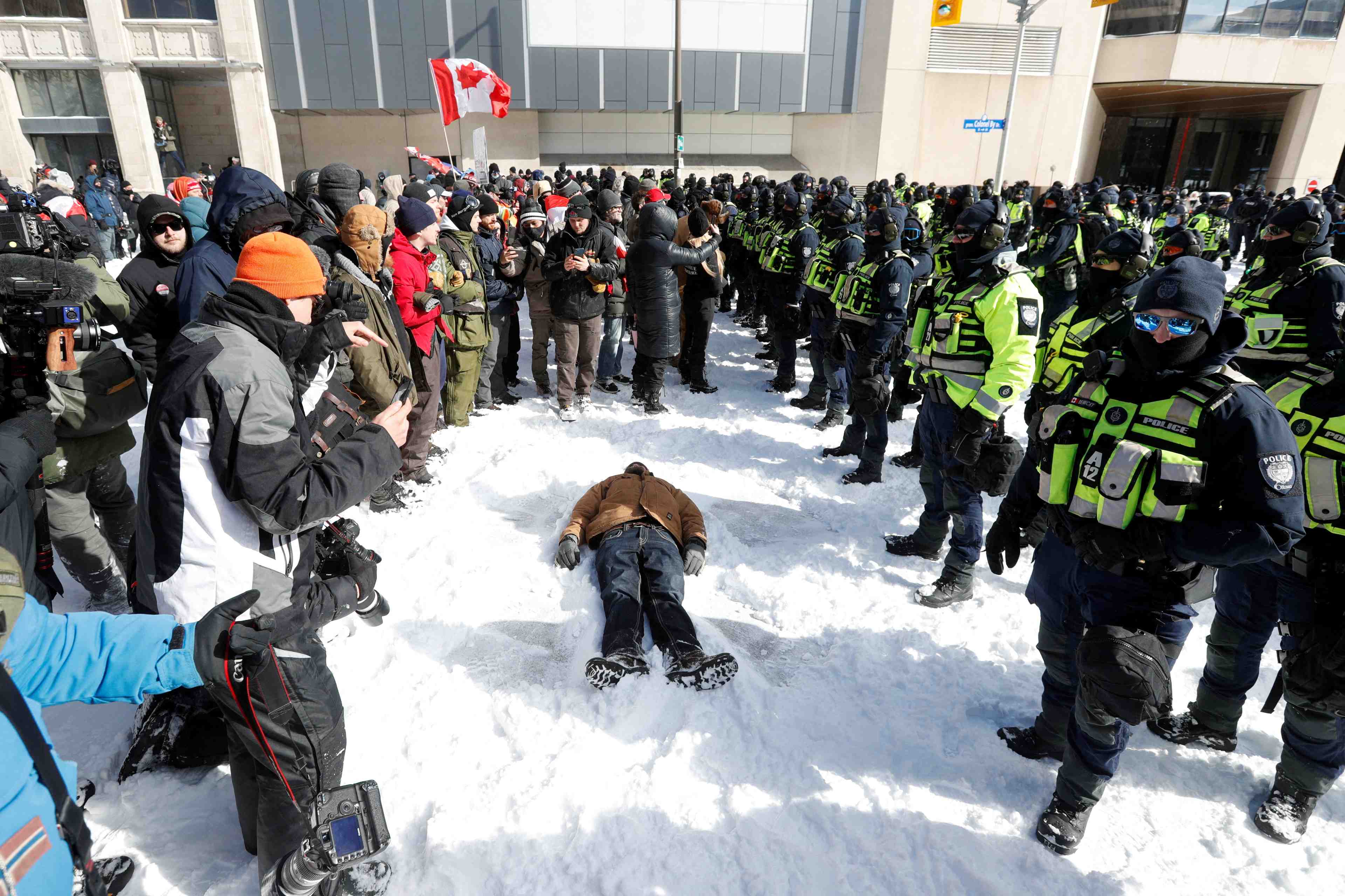 Canada: la police d'ottawa a l'oeuvre pour deloger les manifestants