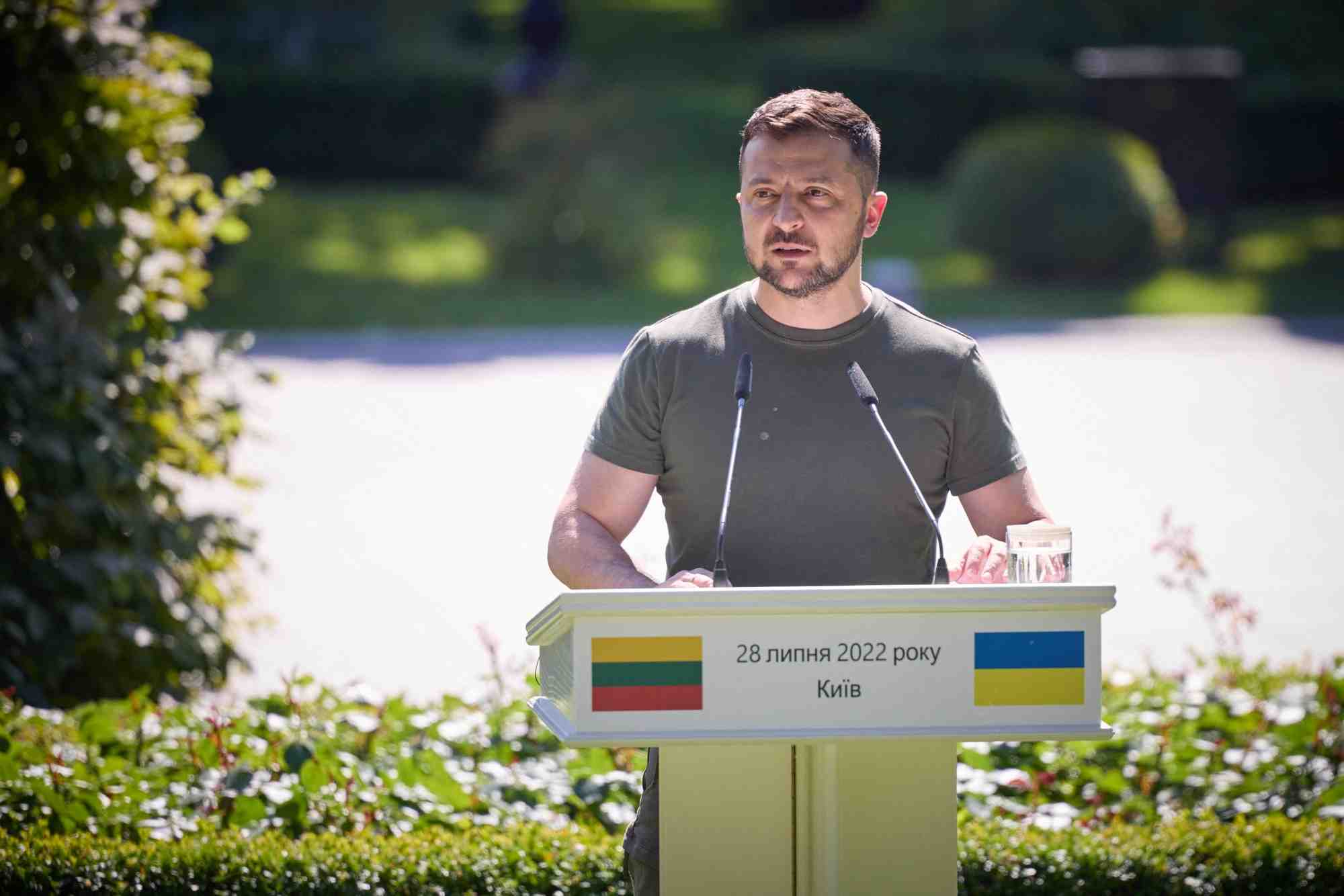 Kyiv appelle a plus de fermete face a la "terreur nucleaire" russe