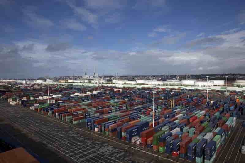 Le deficit commercial se reduit