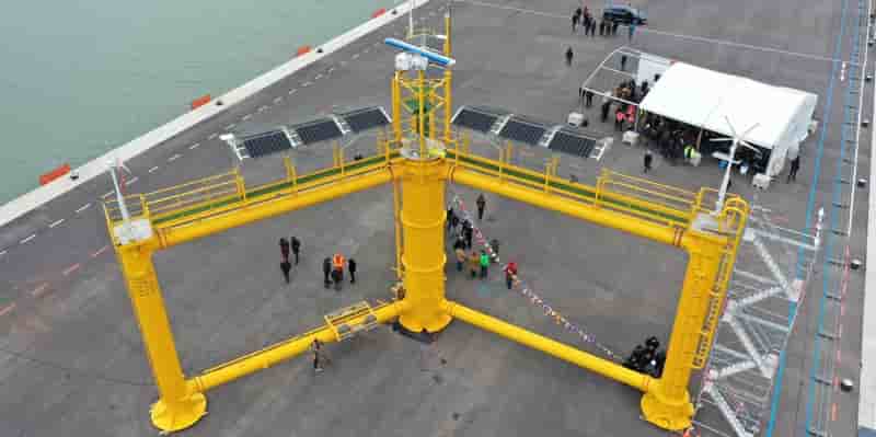 OCG-Data, première bouée connectée conçu par Ocergy et destinée à collecter des données environnementales dans le cadre de futures installations d'éoliennes en mer, vient d'être assemblée sur le nouveau terminal éolien du port de Port-La Nouvelle.