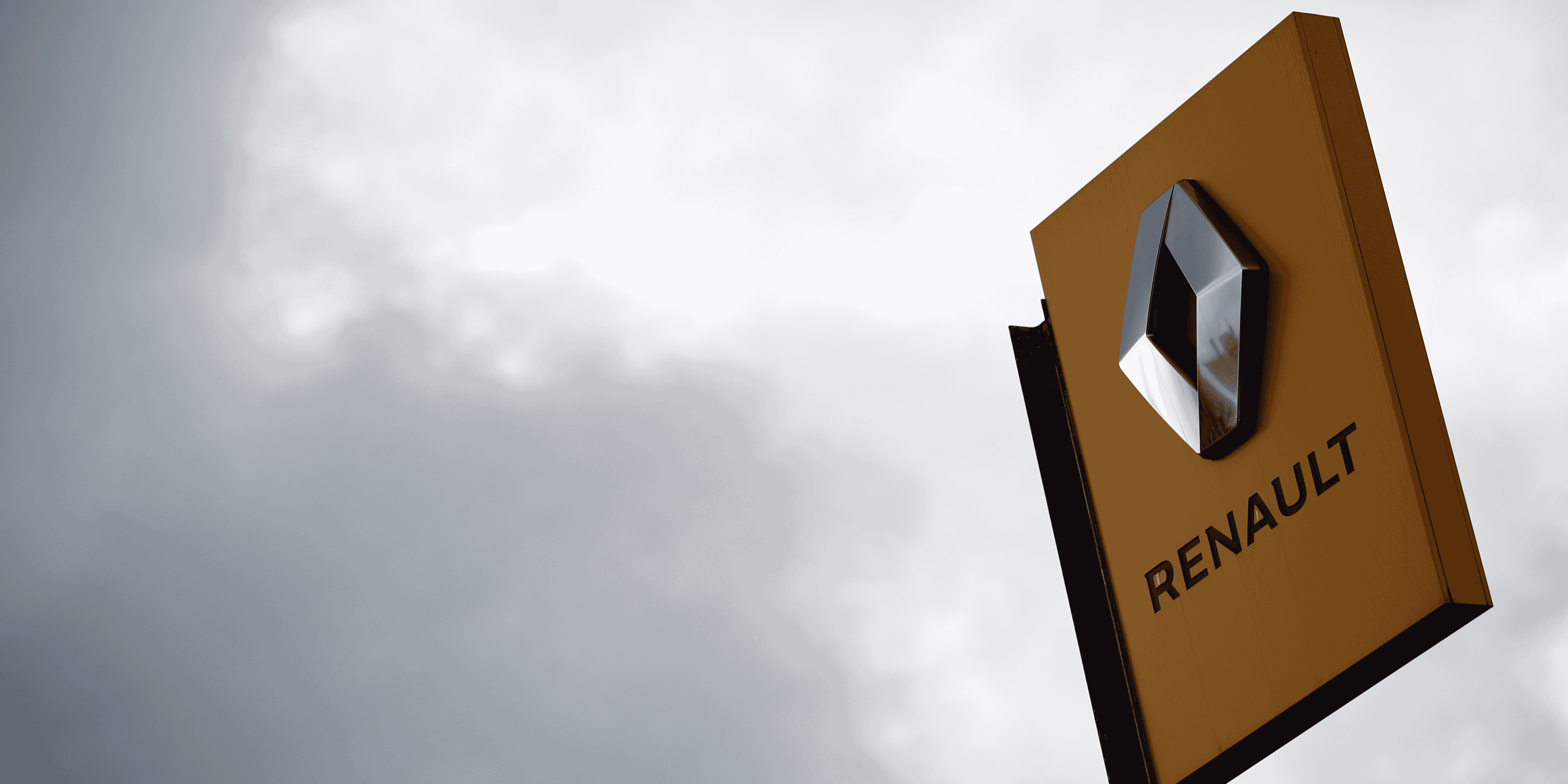La filiale de distribution de renault cede 10 sites et son siege