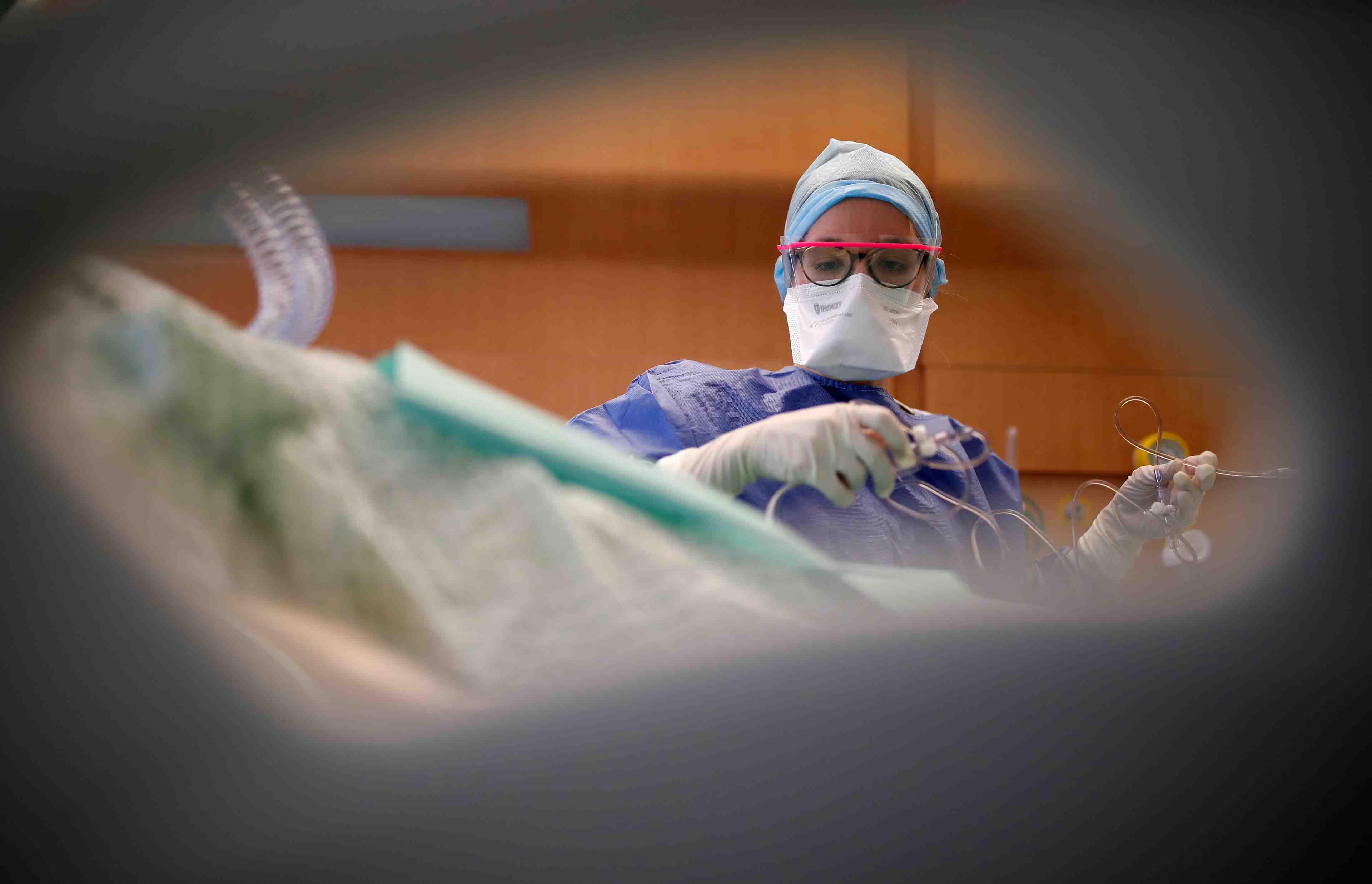 Coronavirus: 9.406 cas supplementaires enregistres en 24 heures en france