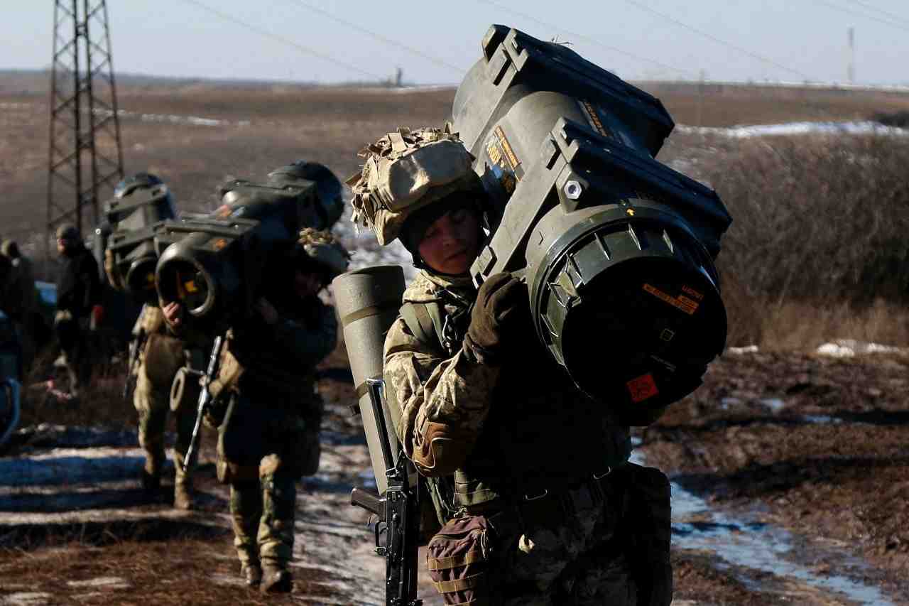 Un soldat ukrainien tue selon kiev, les separatistes lancent la mobilisation generale
