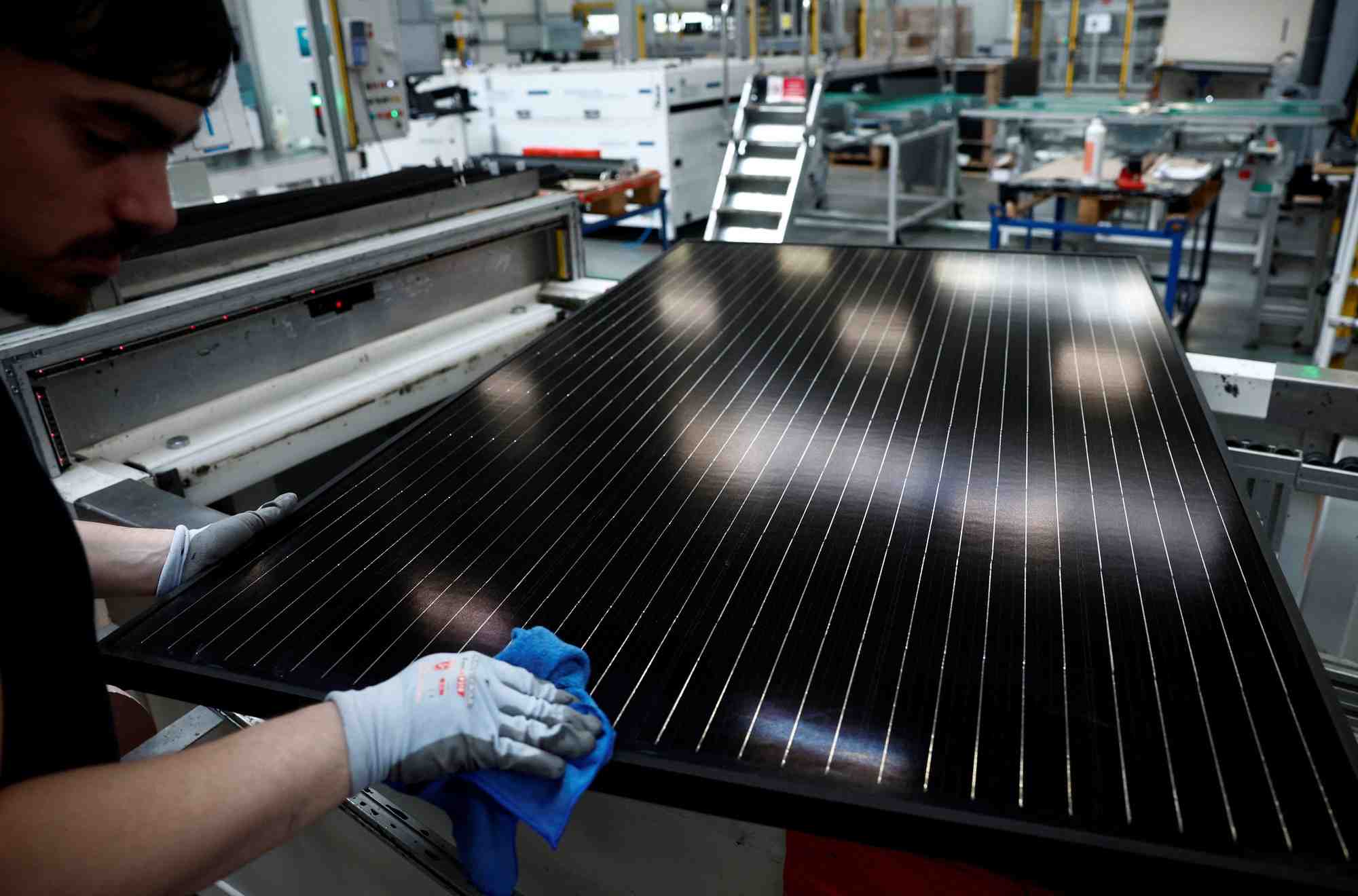 La réindustrialisation de la France est menacée selon le cabinet Rexecode.