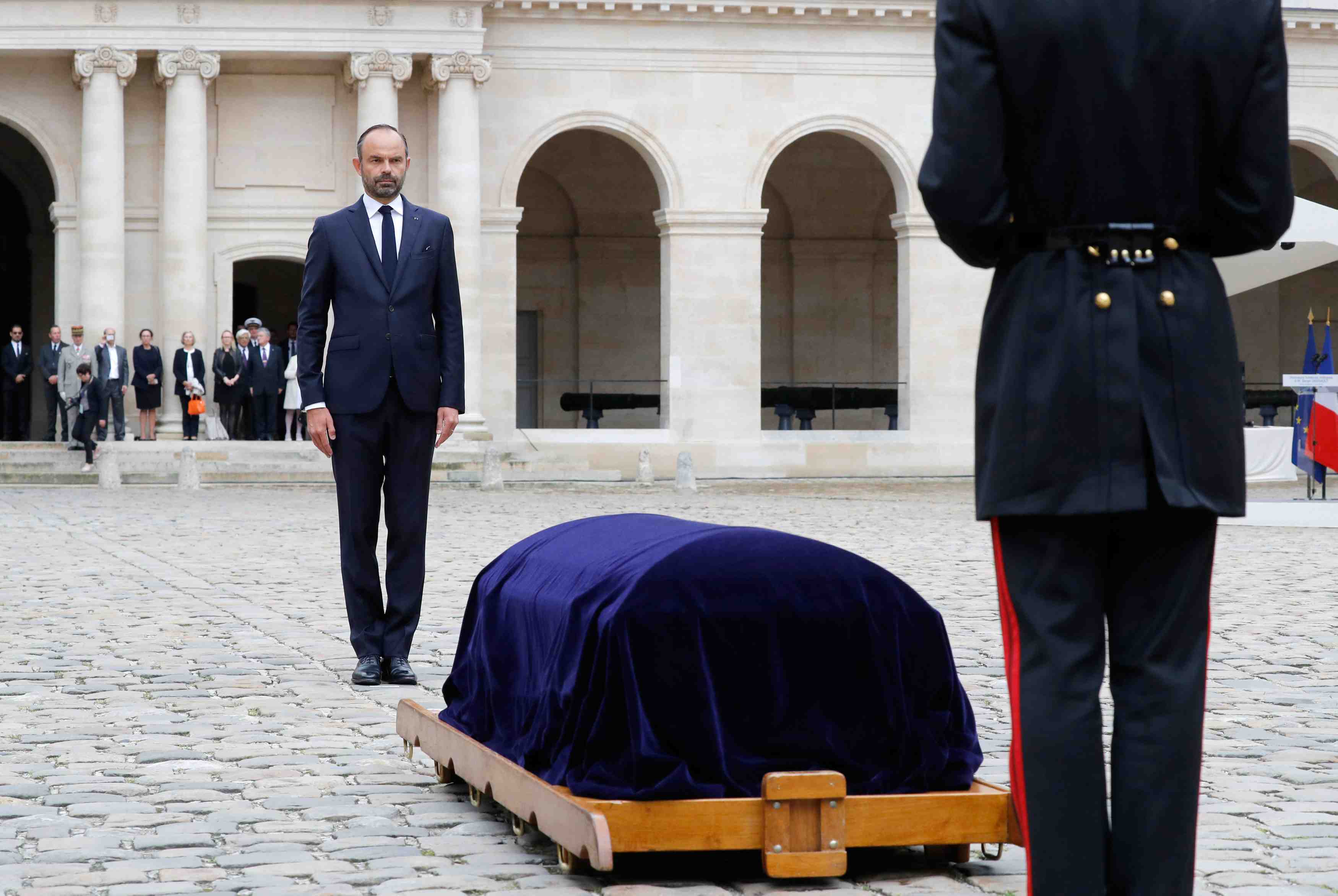 Philippe salue dassault et les industriels "qui font la france"