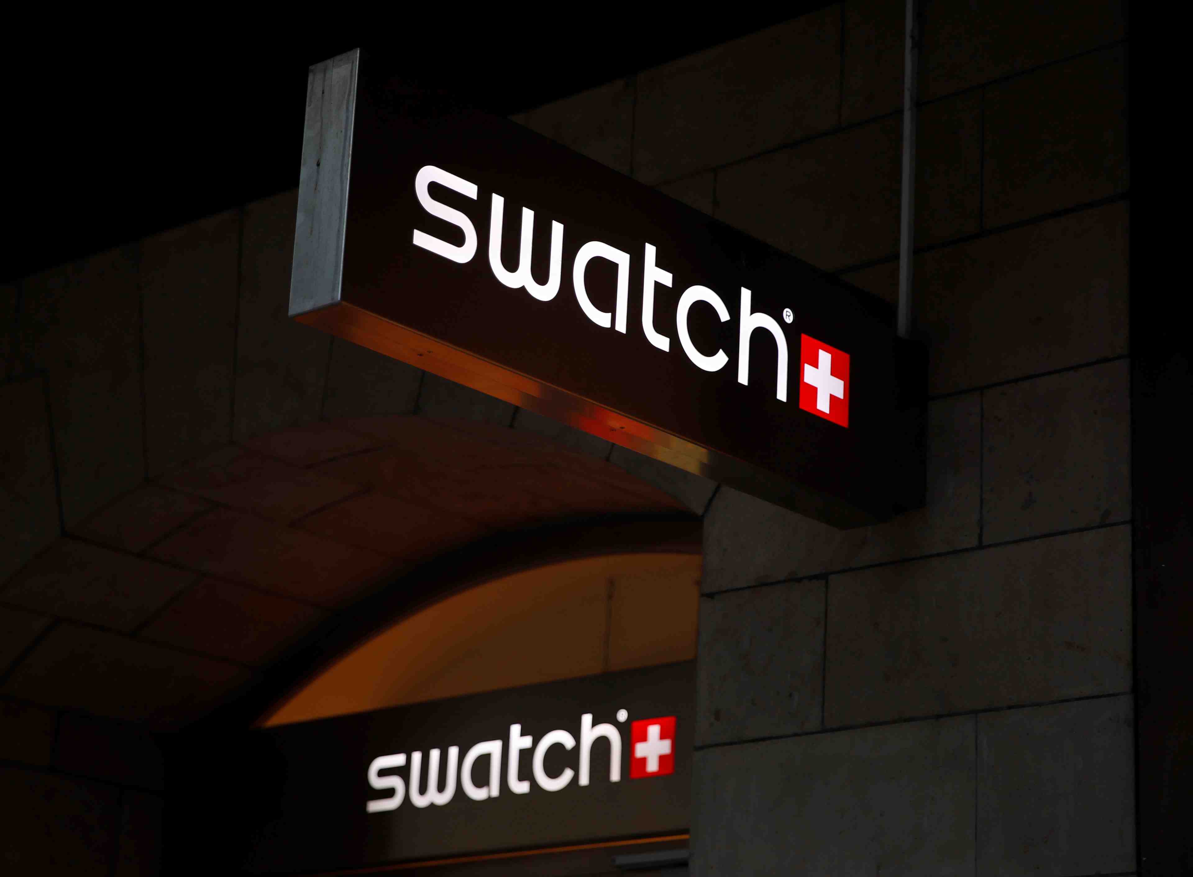 Swatch vise une solide croissance au 2e semestre, hong kong a pese au 1er semestre