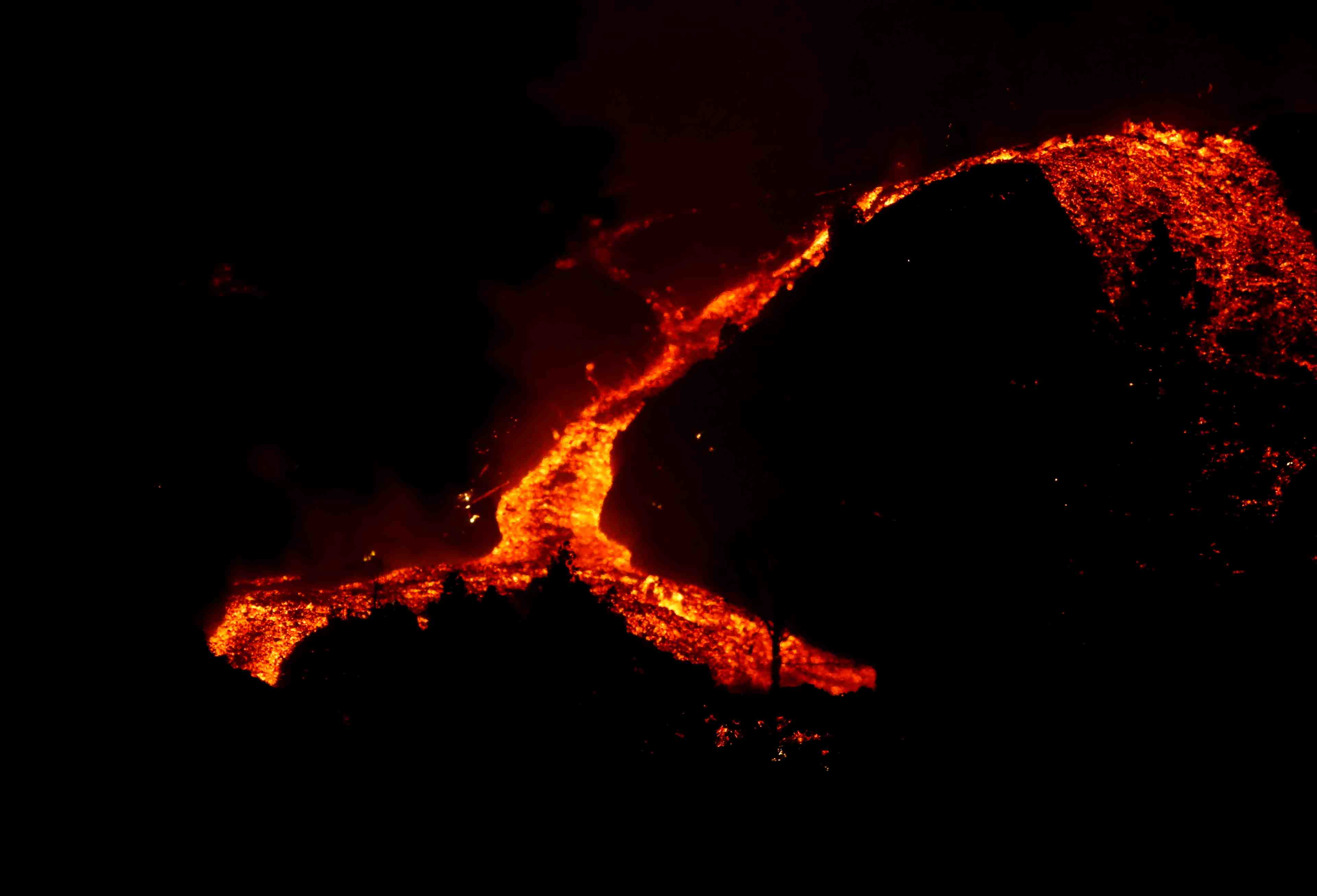 Espagne: nouvelles coulees de lave et nouvelles evacuations a la palma
