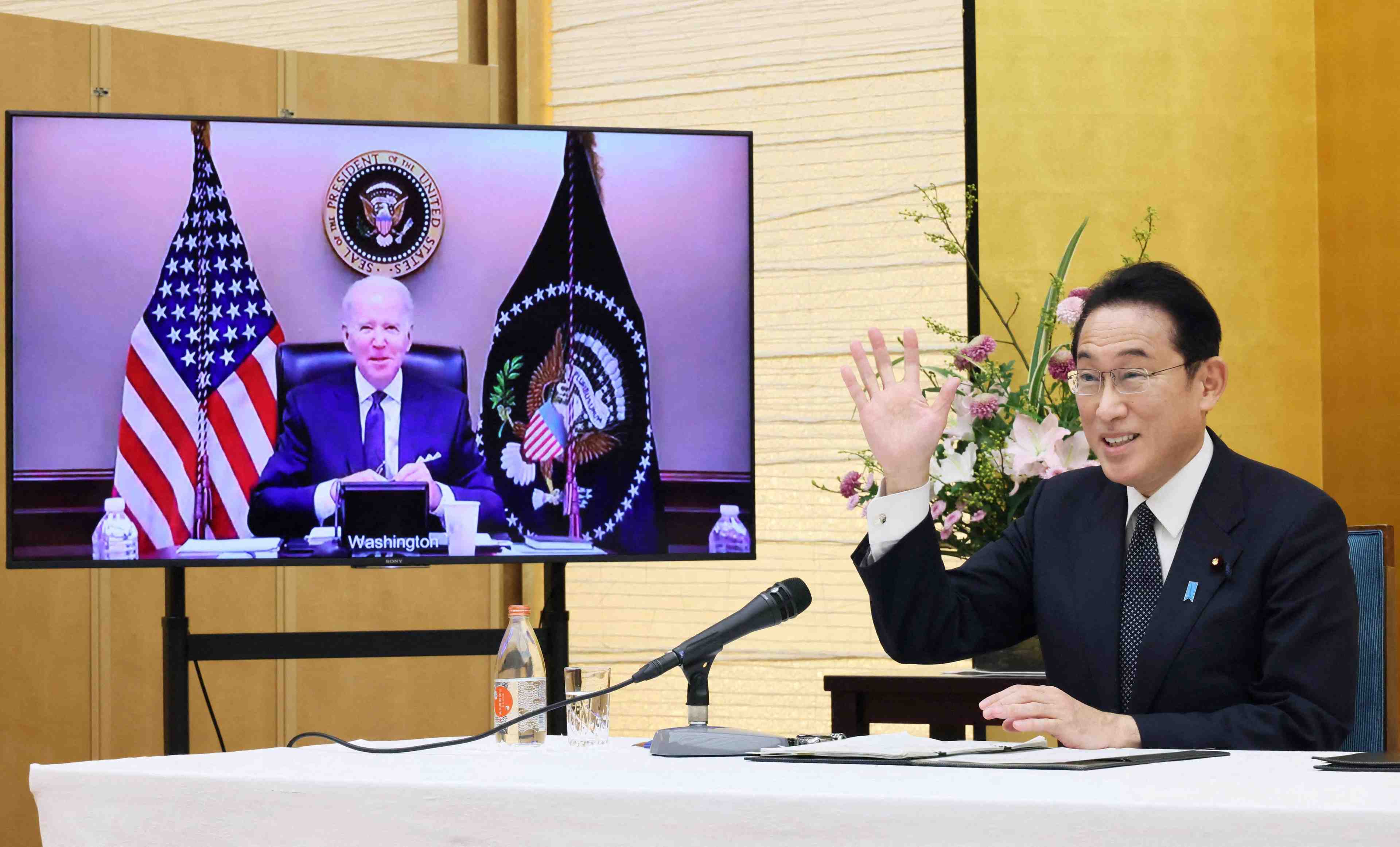 Biden et kishida s'engagent a renforcer la cooperation usa-japon face a la chine et d'autres menaces