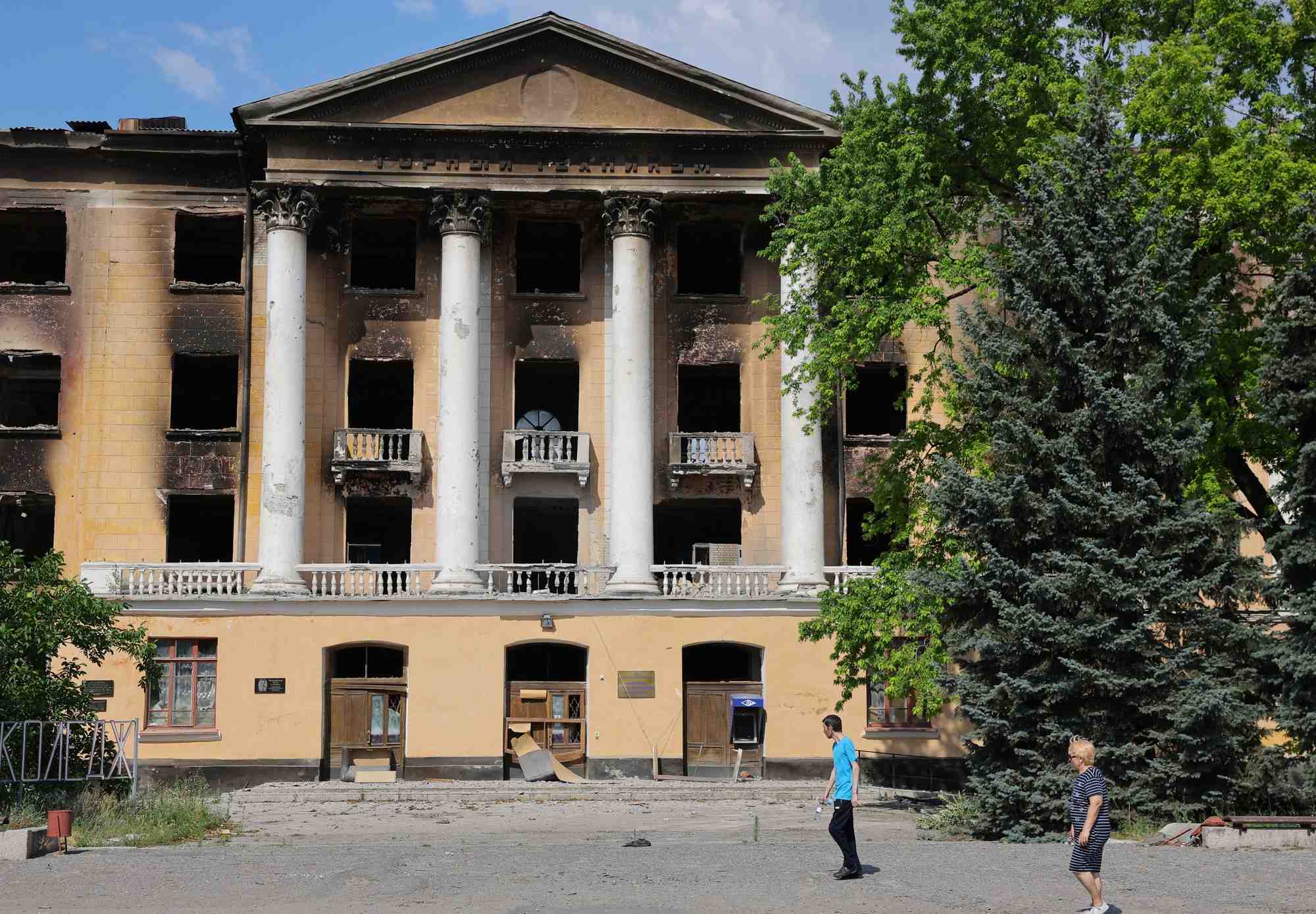 Ukraine: peu de civils, des batiments calcines a lyssytchansk apres sa prise par la russie