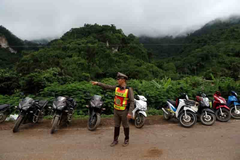 Thailande: huit garcons et leur coach en attente de sauvetage