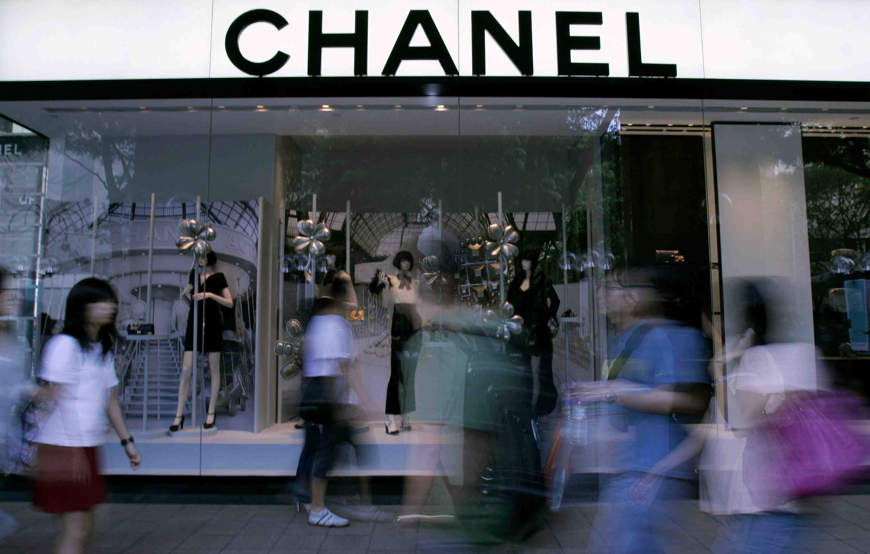 Chanel rachete la marque de maillots de bain de james bond
