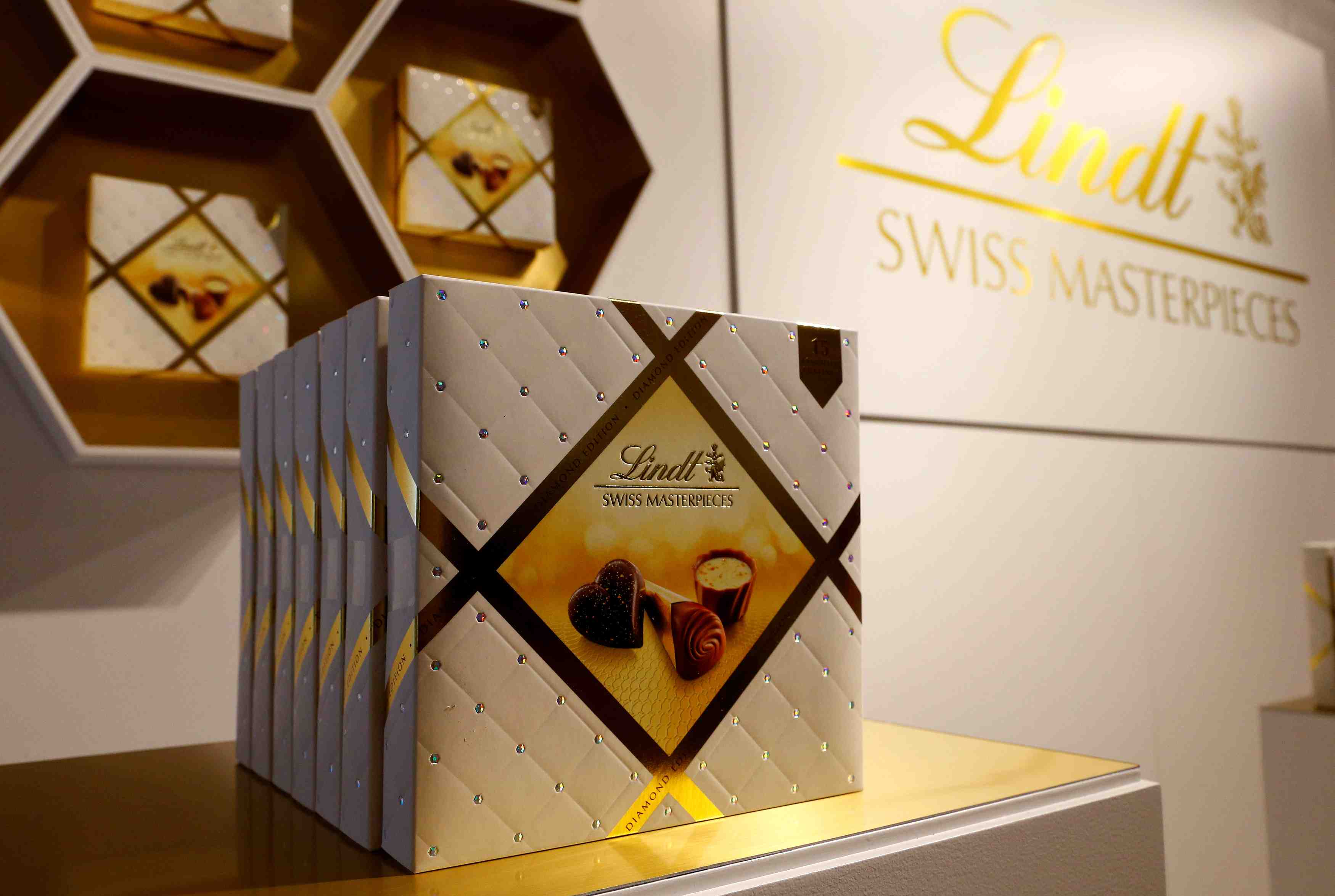 Lindt abaisse sa prevision a long terme, le titre chute