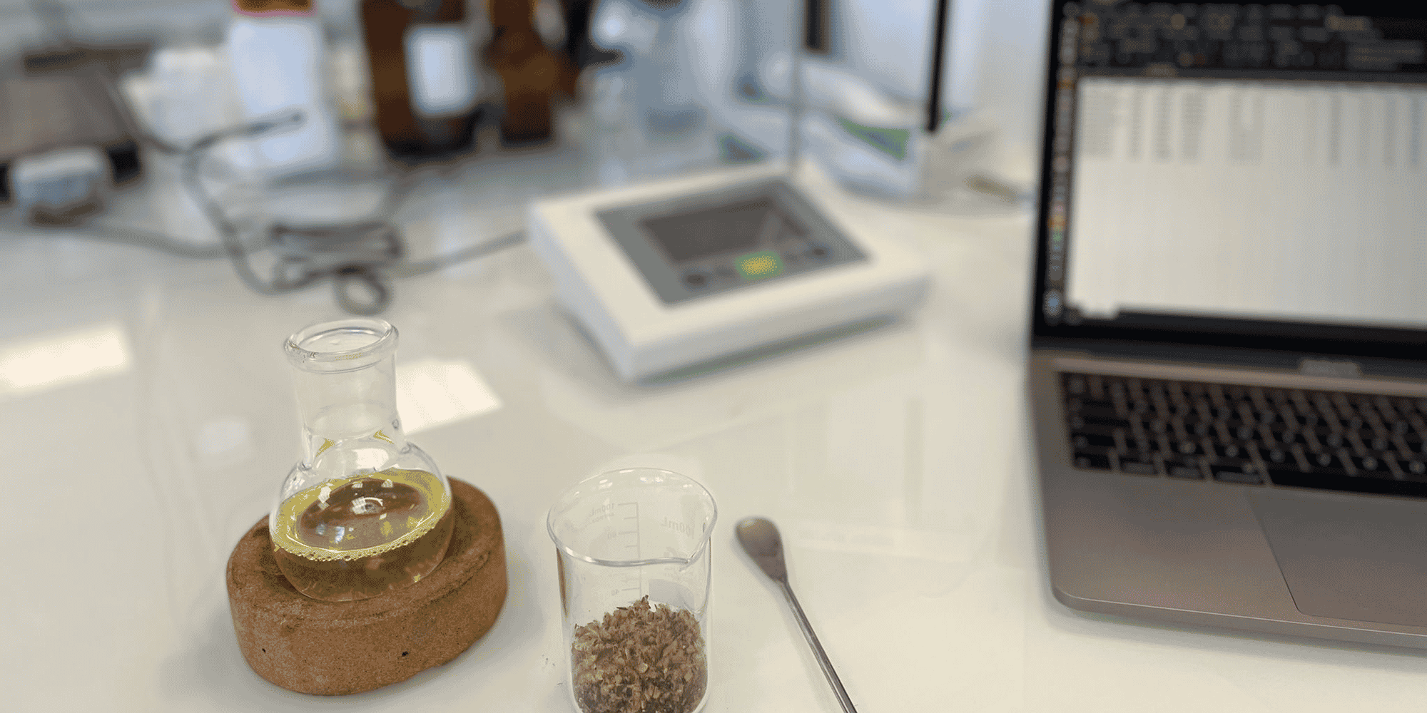 La startup montpelliéraine Yifixia mise sur la valorisation des déchets agricoles pour développer des produits cosmétiques.