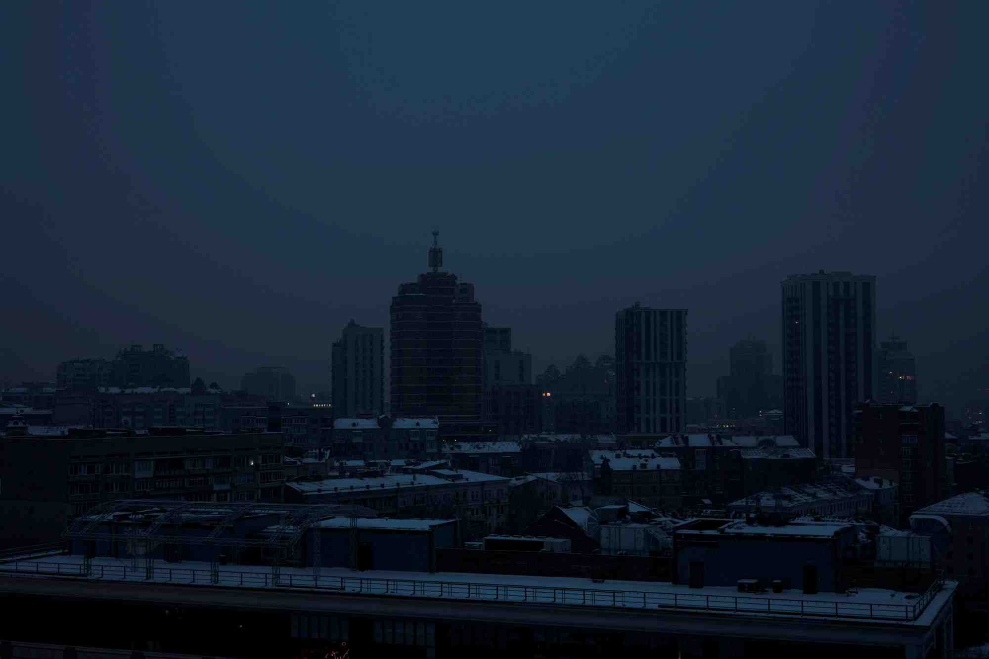 Photo de la ville de kyiv privee d'electricite
