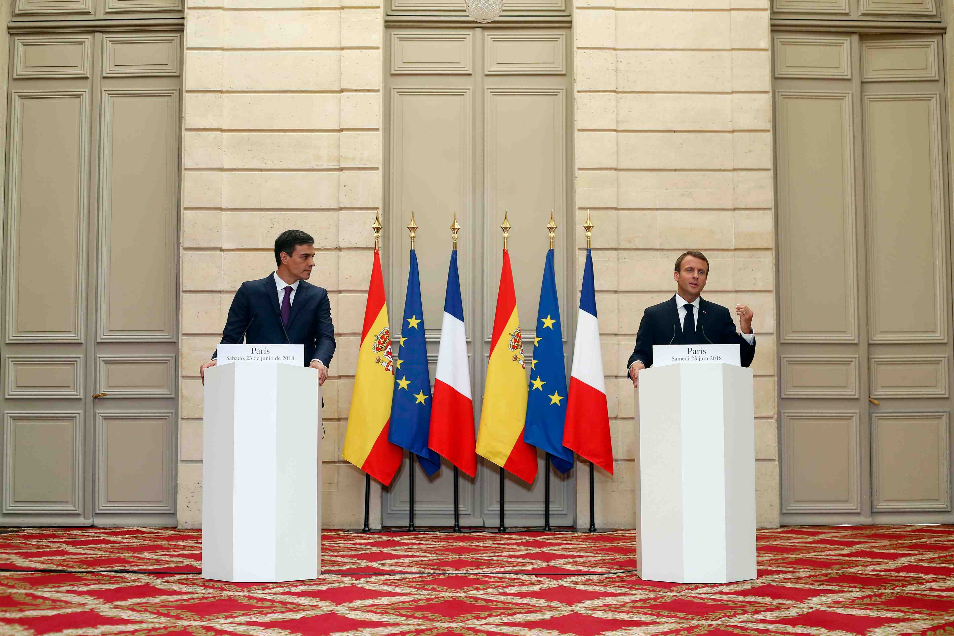 Migrants: macron pour des sanctions contre des etats europeens