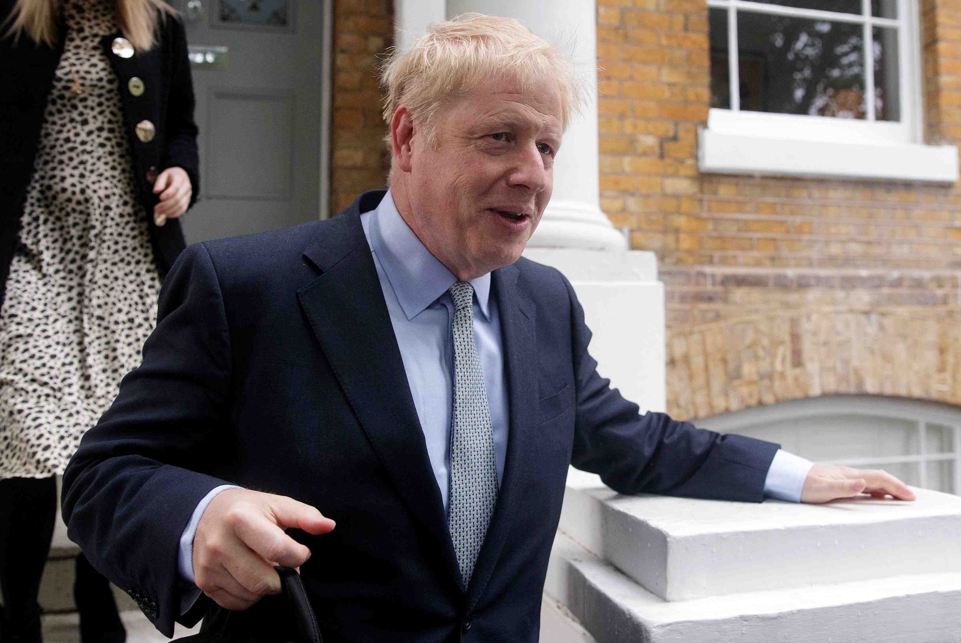 Succession de may: boris johnson vire en tete au premier tour