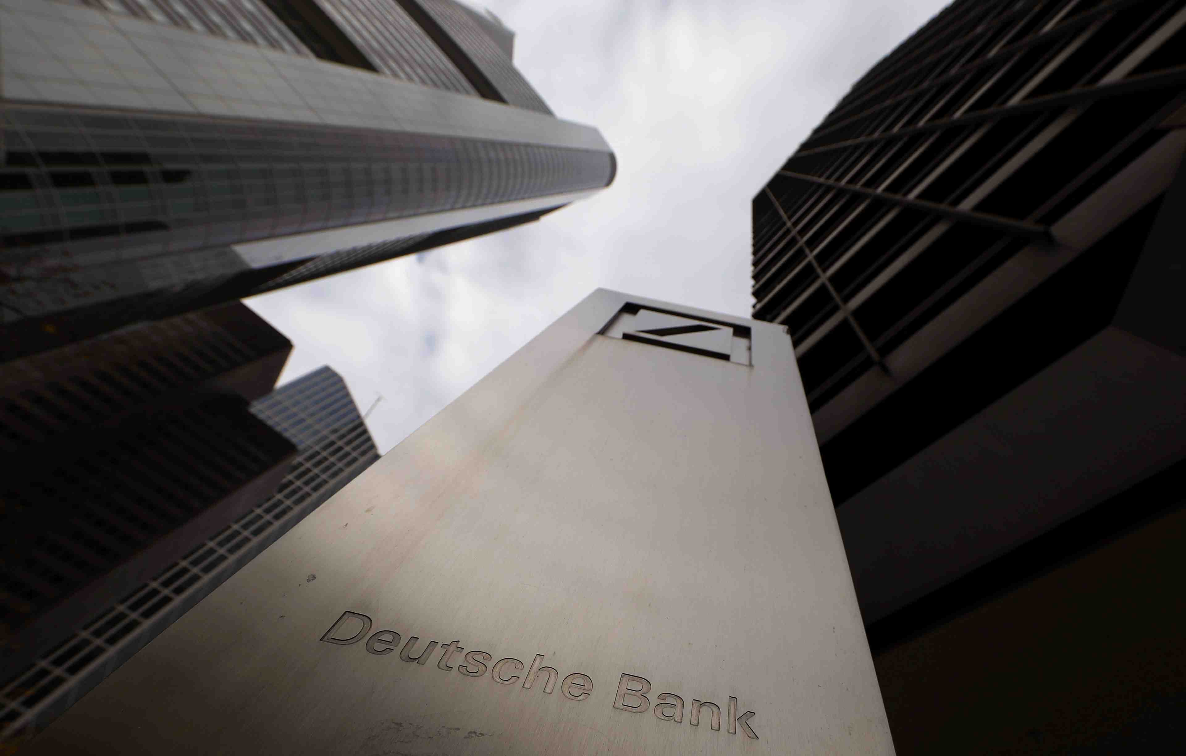 "fincen files": les banques mondiales mises en cause dans la circulation d'argent sale