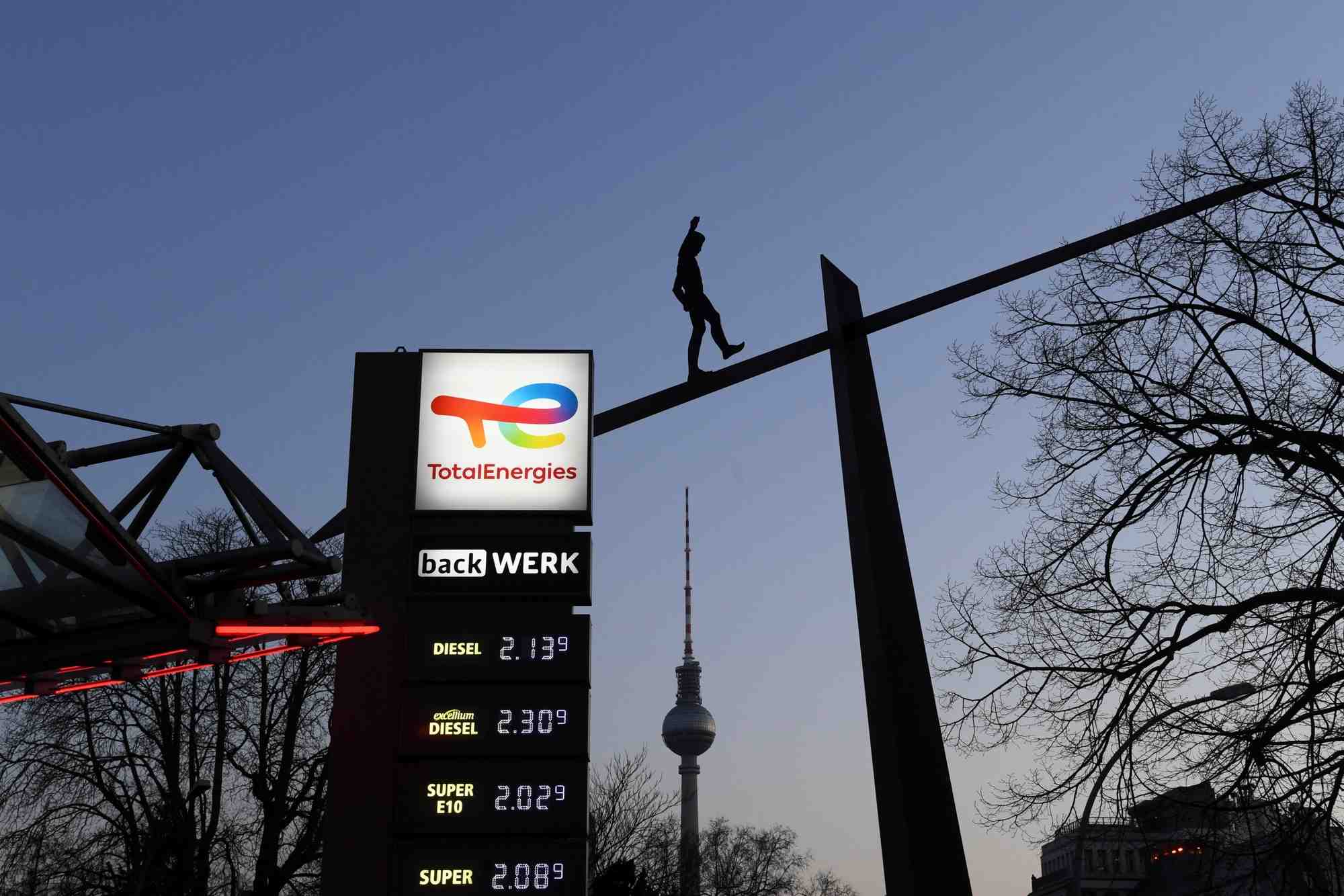 Une station-service totalenergies a berlin, en allemagne
