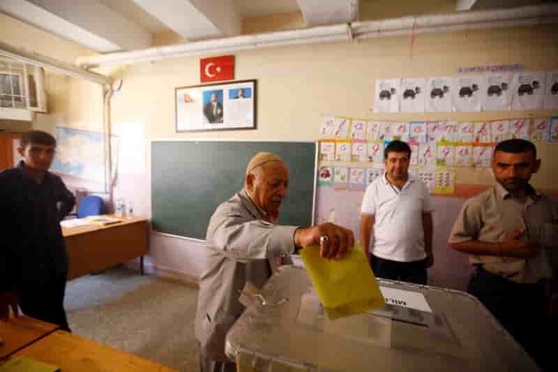 Les legislatives turques s'annoncent tres serrees