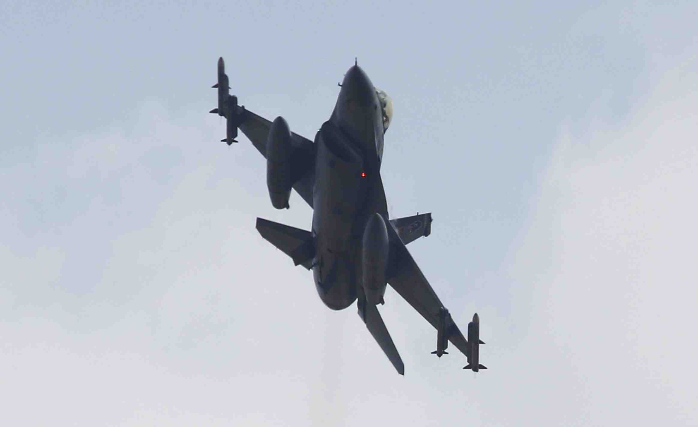 Un avion abattu par des chasseurs turcs pres de la frontiere syrienne