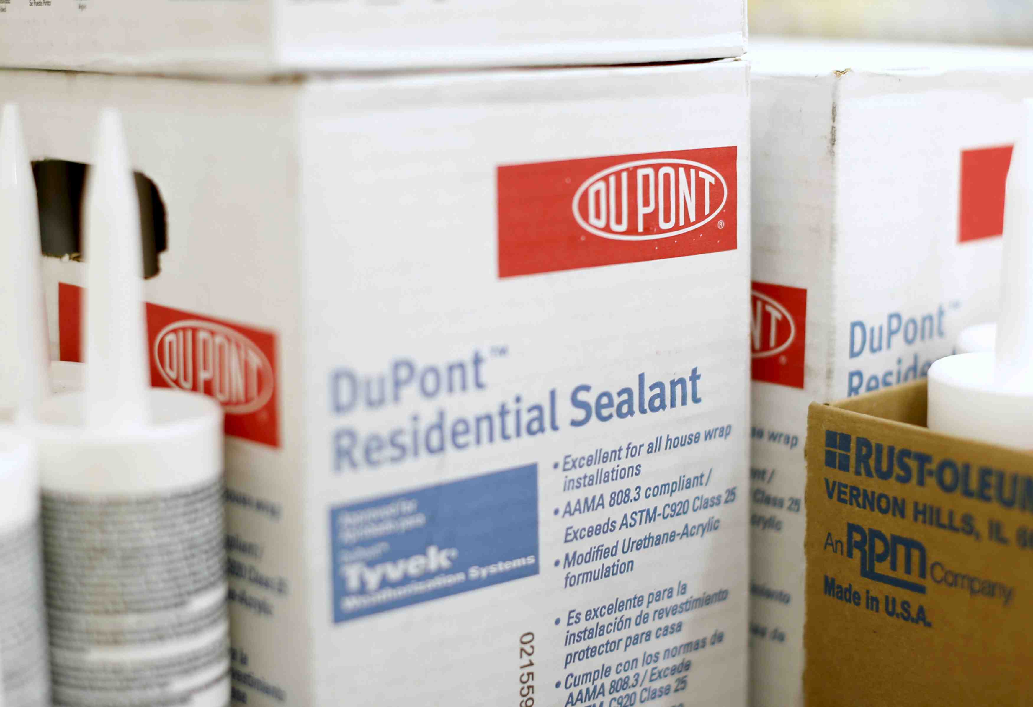 Dupont depasse les previsions au 1er trimestre
