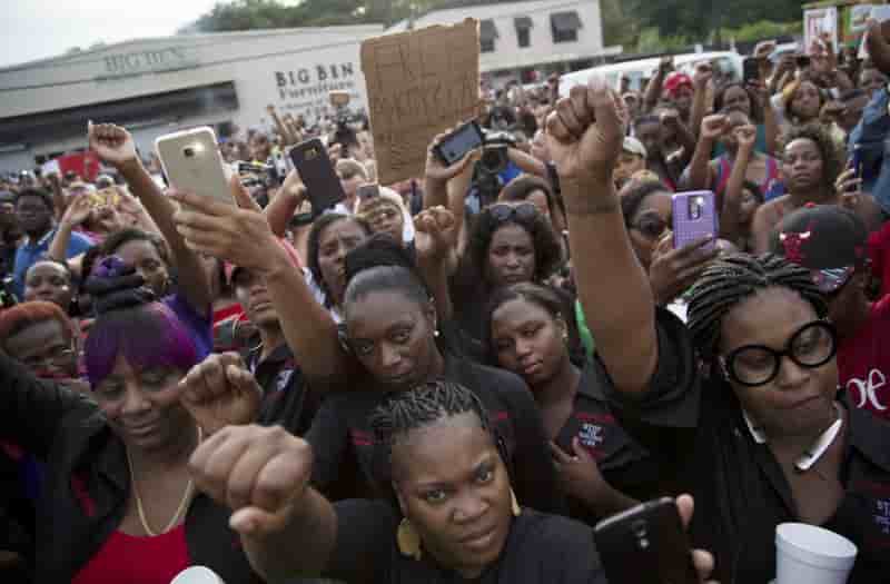 Tension en louisiane apres la mort d'un noir abattu par la police